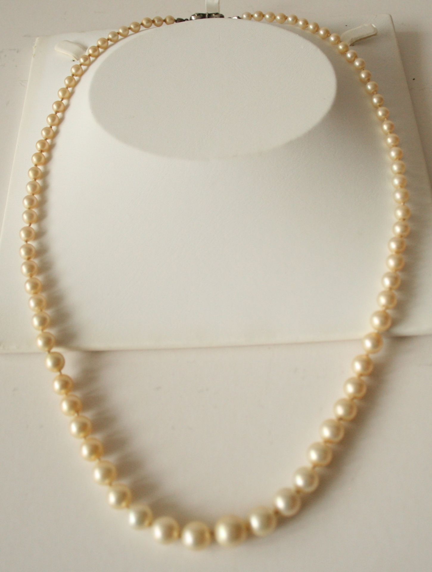 Collier ancien d'époque Art déco, une rangée de perles crescendo (de 4 à 10 mm), [...]