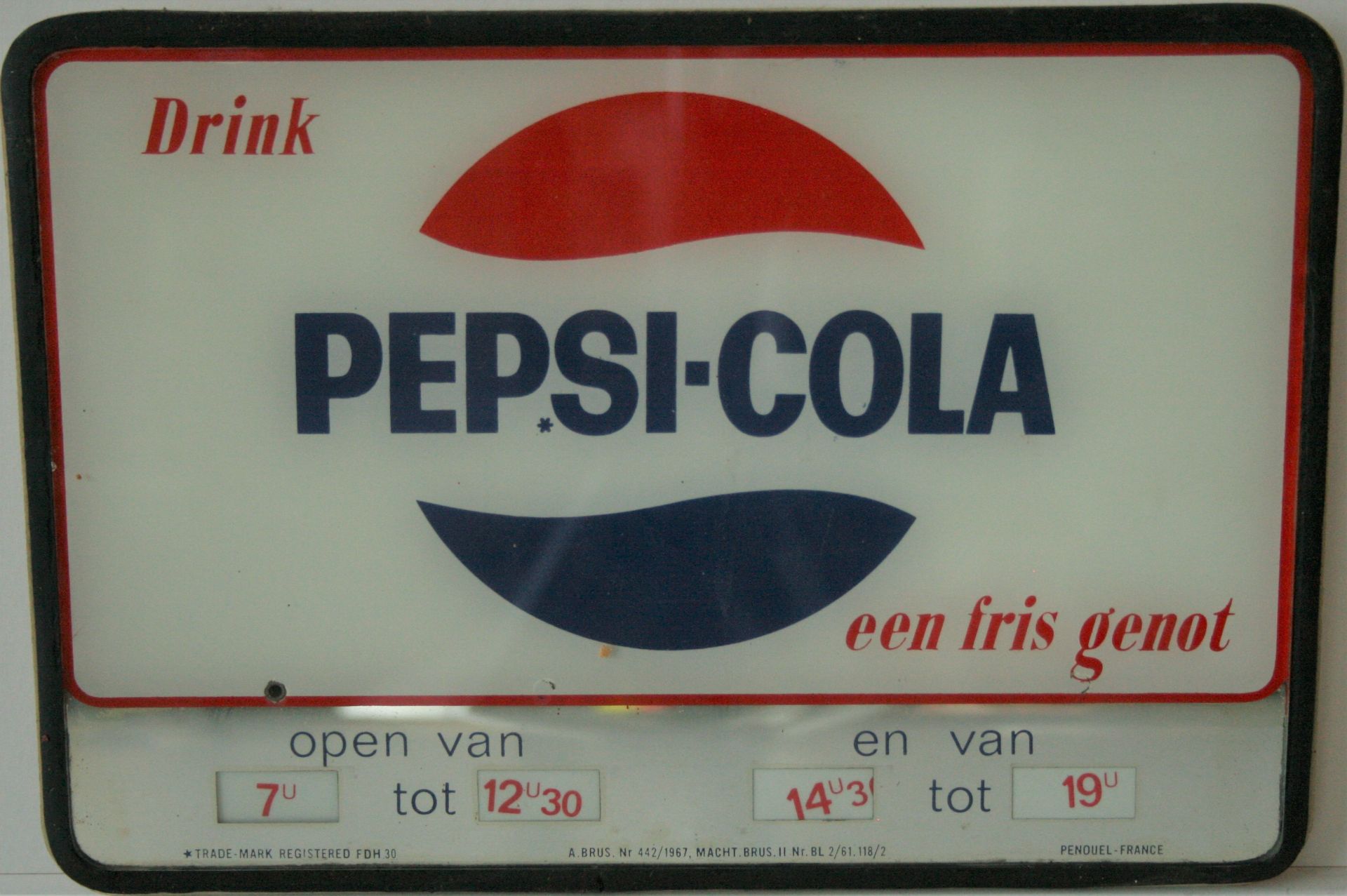 Panonceau de magasin renseignant les heures d'ouverture "Drink PEPSI-COLA een fris [...]