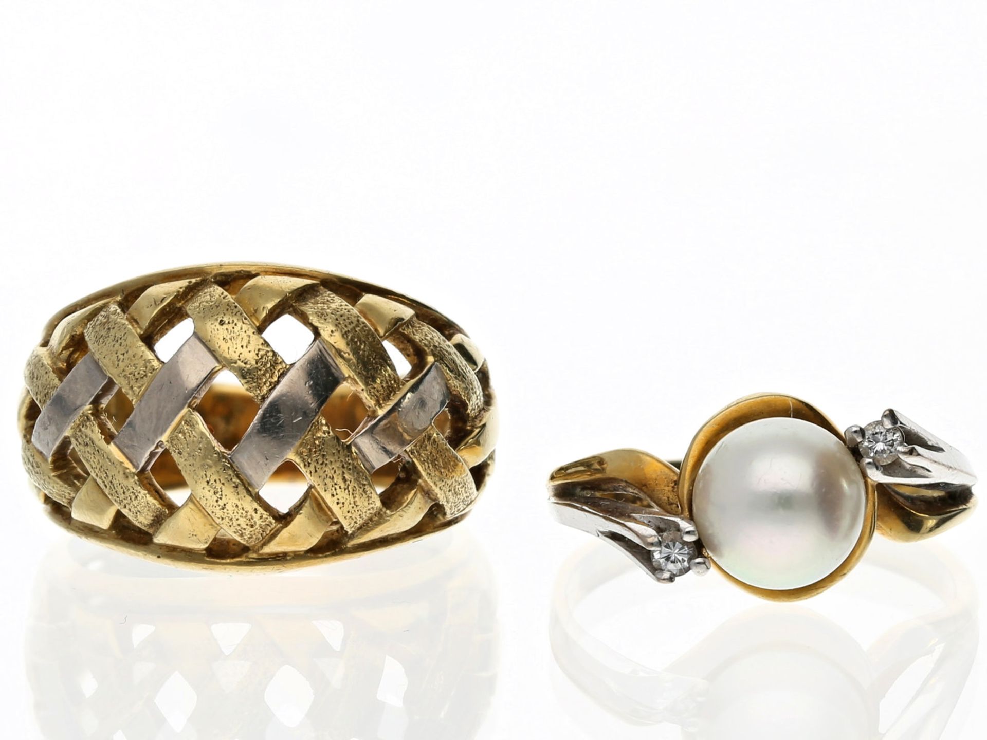 Ringe: Konvolut aus 2 vintage Goldringen, 14K Bicolor1. ca. Ø16mm, RG50, ca. 3,3g, 14K Gold, besetzt