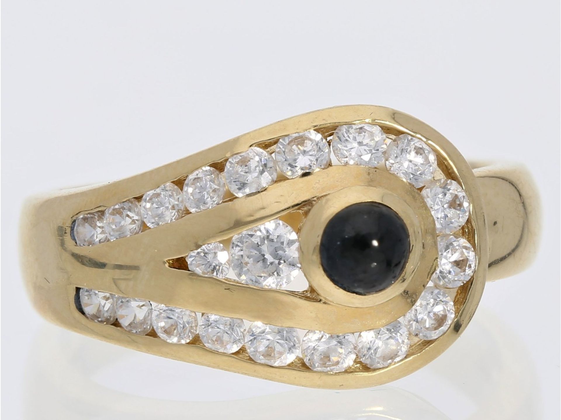 Ring: dekorativer goldener Damenring mit Onyx und farblosen SteinenCa. Ø18mm, RG57, ca. 5,9g, 14K