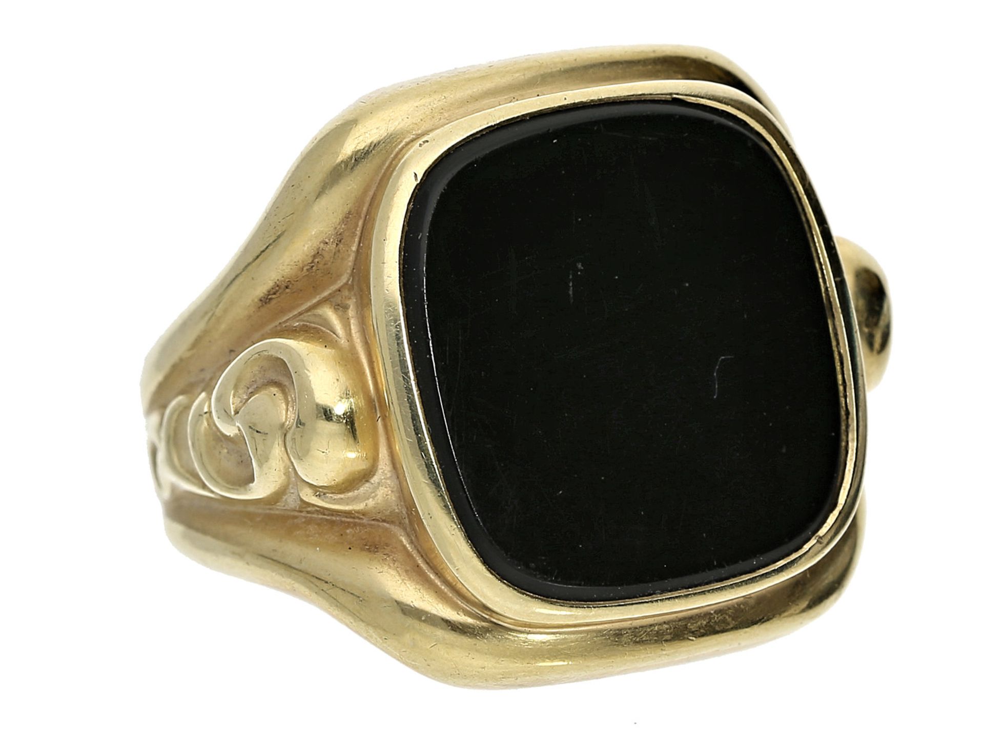 Ring: breiter, dekorativer Herrenring mit großer OnyxplatteCa. Ø19,5mm, RG61, ca. 9,3g, 14K Gold,