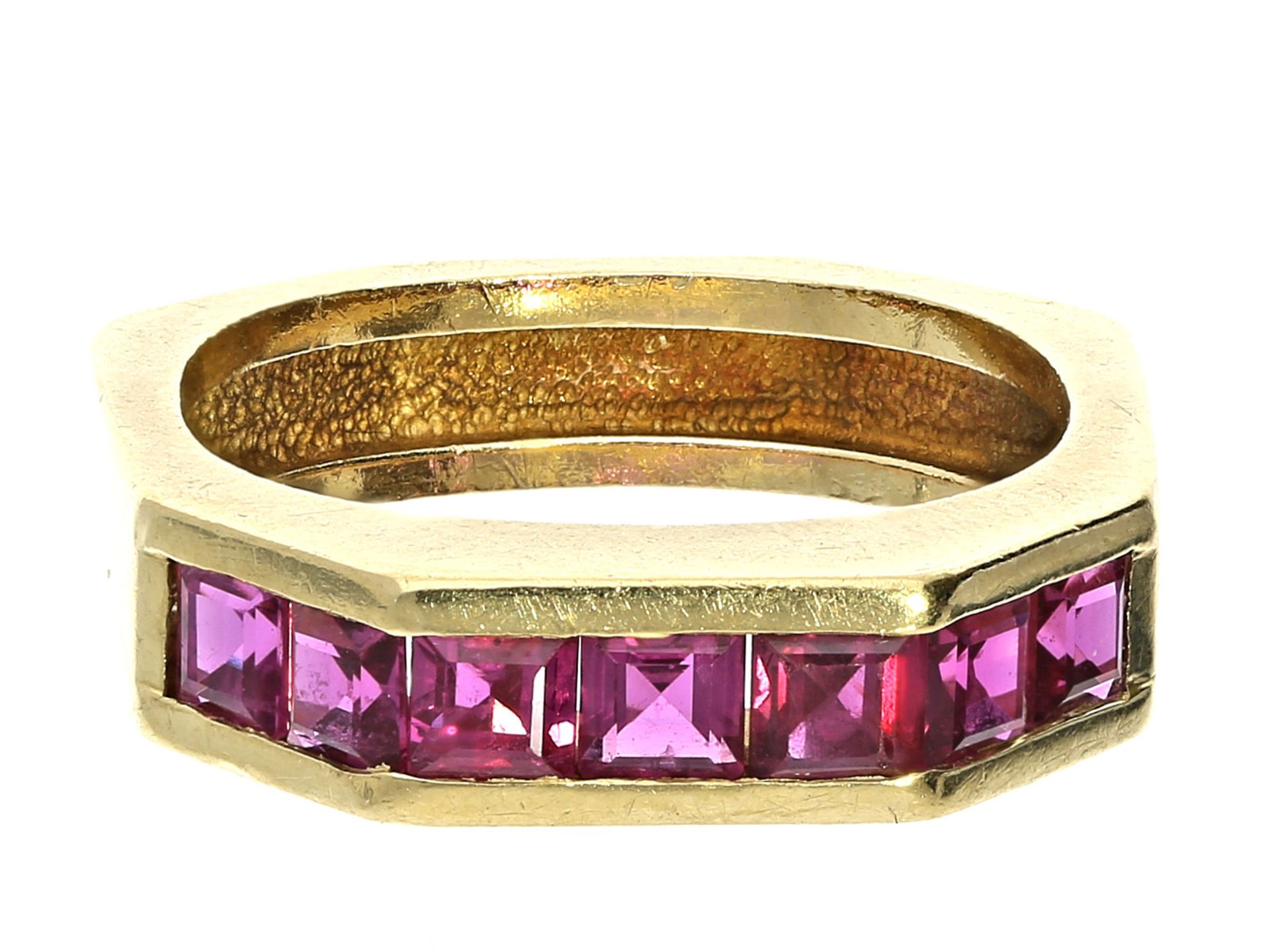 Ring: goldener vintage Damenring mit außergewöhnlicher Schiene und roten Farbsteinen, verm.