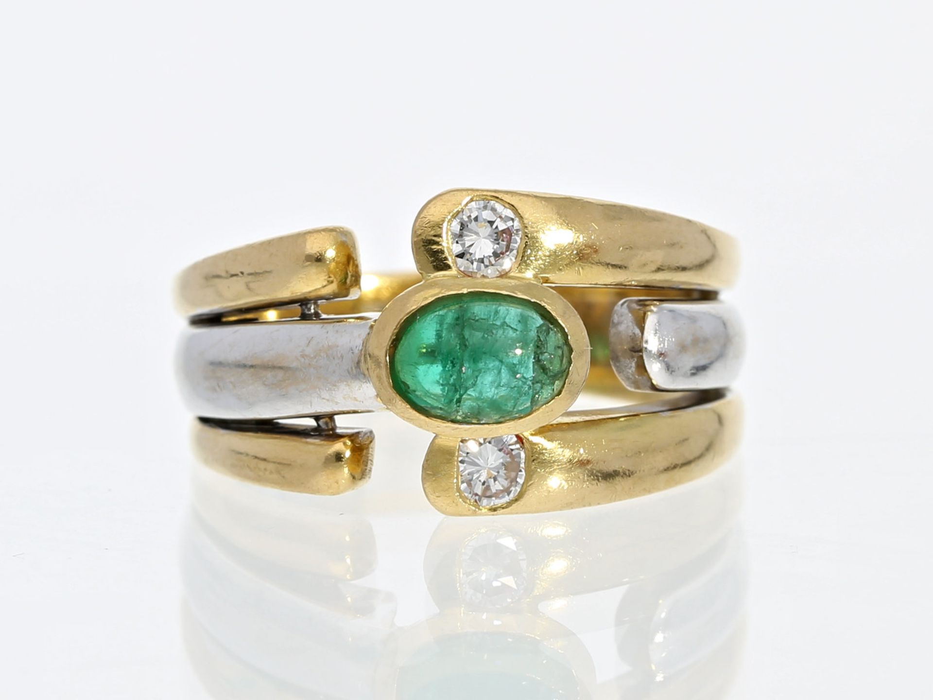 Ring: massiver Goldschmiedering mit Smaragd und Brillanten, hochwertige, ehemals teure HandarbeitCa.