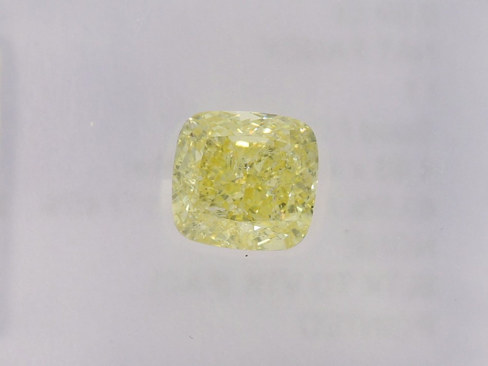 Diamant: natürlicher fancy Diamant von 0,59ct, natural fancy intense yellow, IGI-Report4,83 x 4,60 x - Bild 2 aus 2