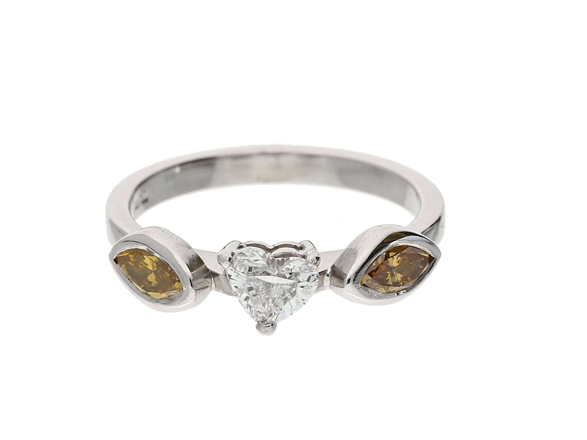 Ring: ausgefallener und interessanter Diamantring mit weißem Herzdiamant und 2 Fancy Marquise-