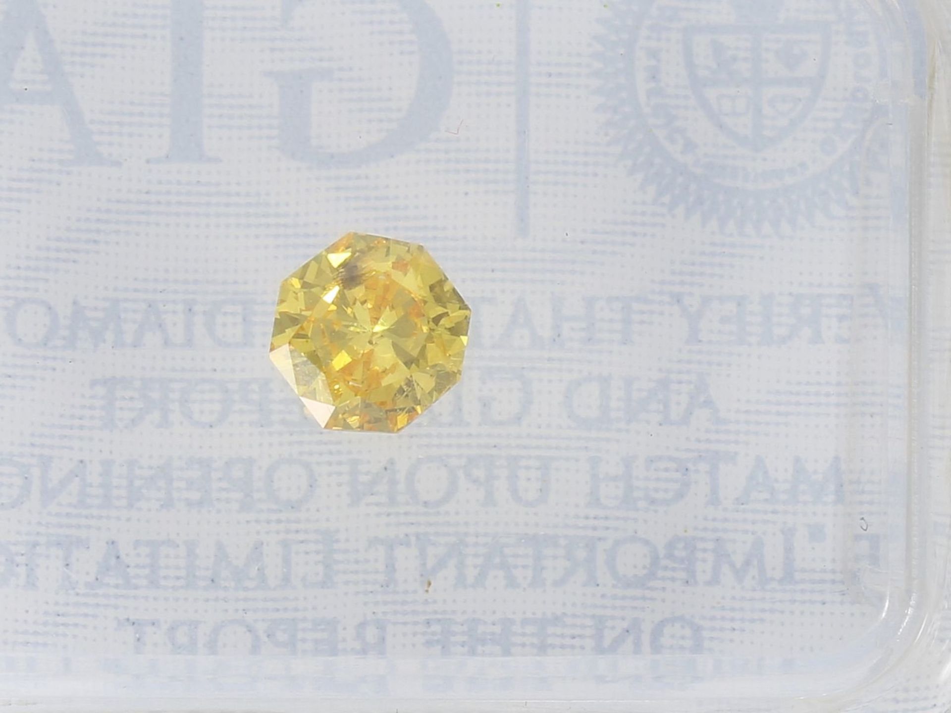 Brillant: natürlicher fancy Diamant von 0,28ct, extrem rare Farbe und außergewöhnlicher Schliff, - Bild 2 aus 2