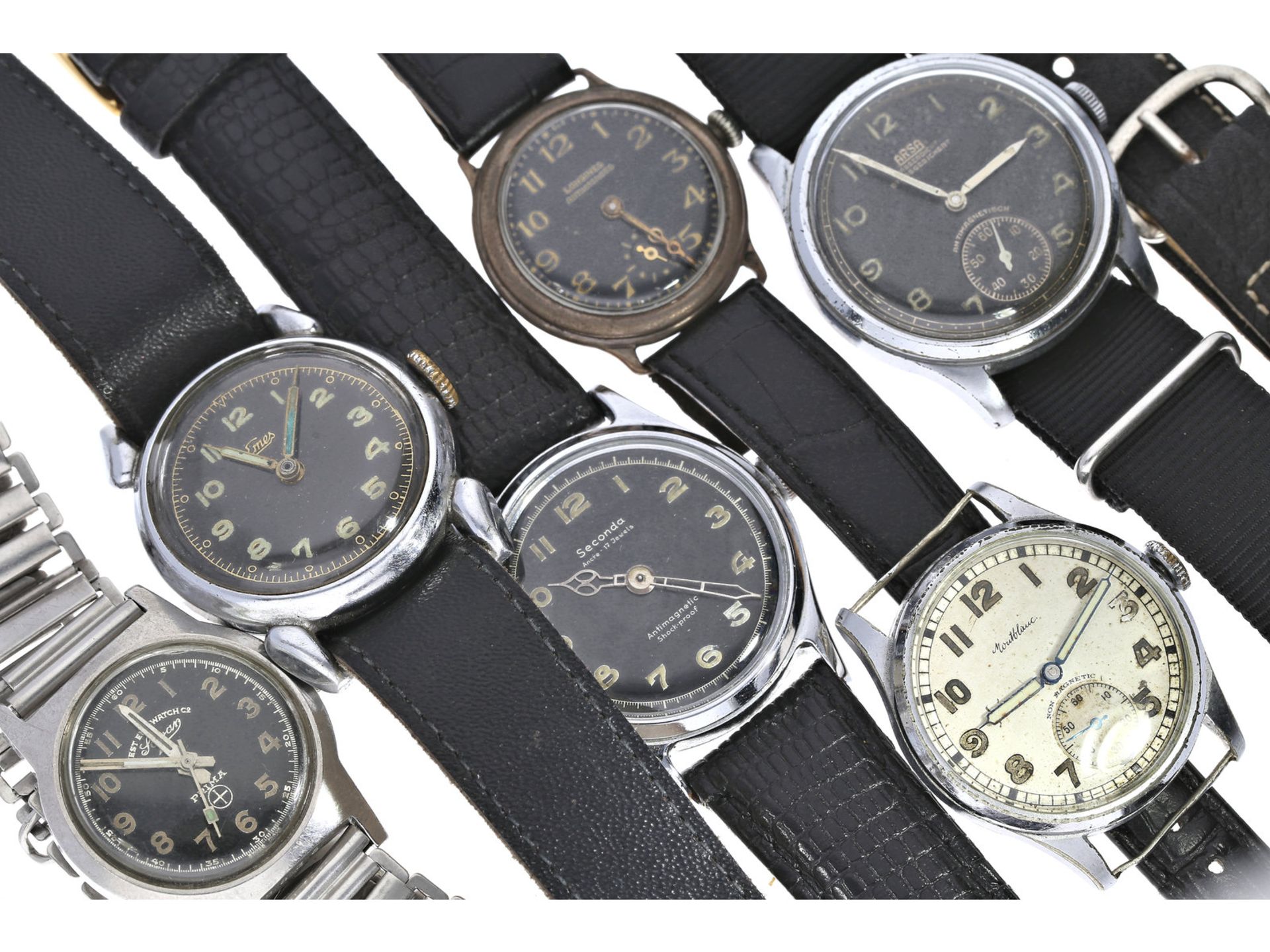 Armbanduhren: Konvolut von 6 überwiegend militärischen Armbanduhren/Dienstuhren1. deutsche Dienstuhr