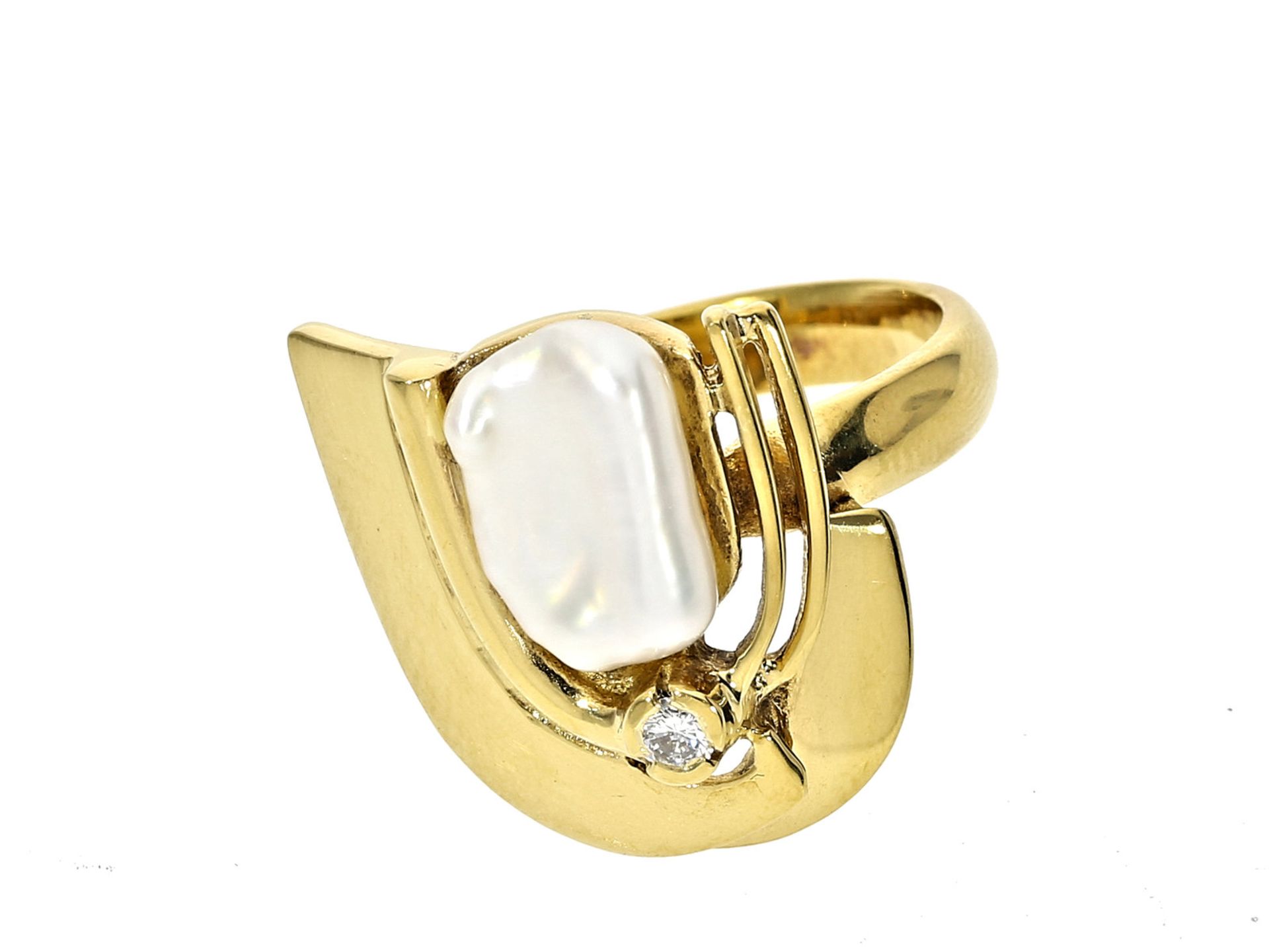Ring: ausgesprochen schöner vintage Designer Goldschmiedering mit feiner Barockperle und BrillantCa.