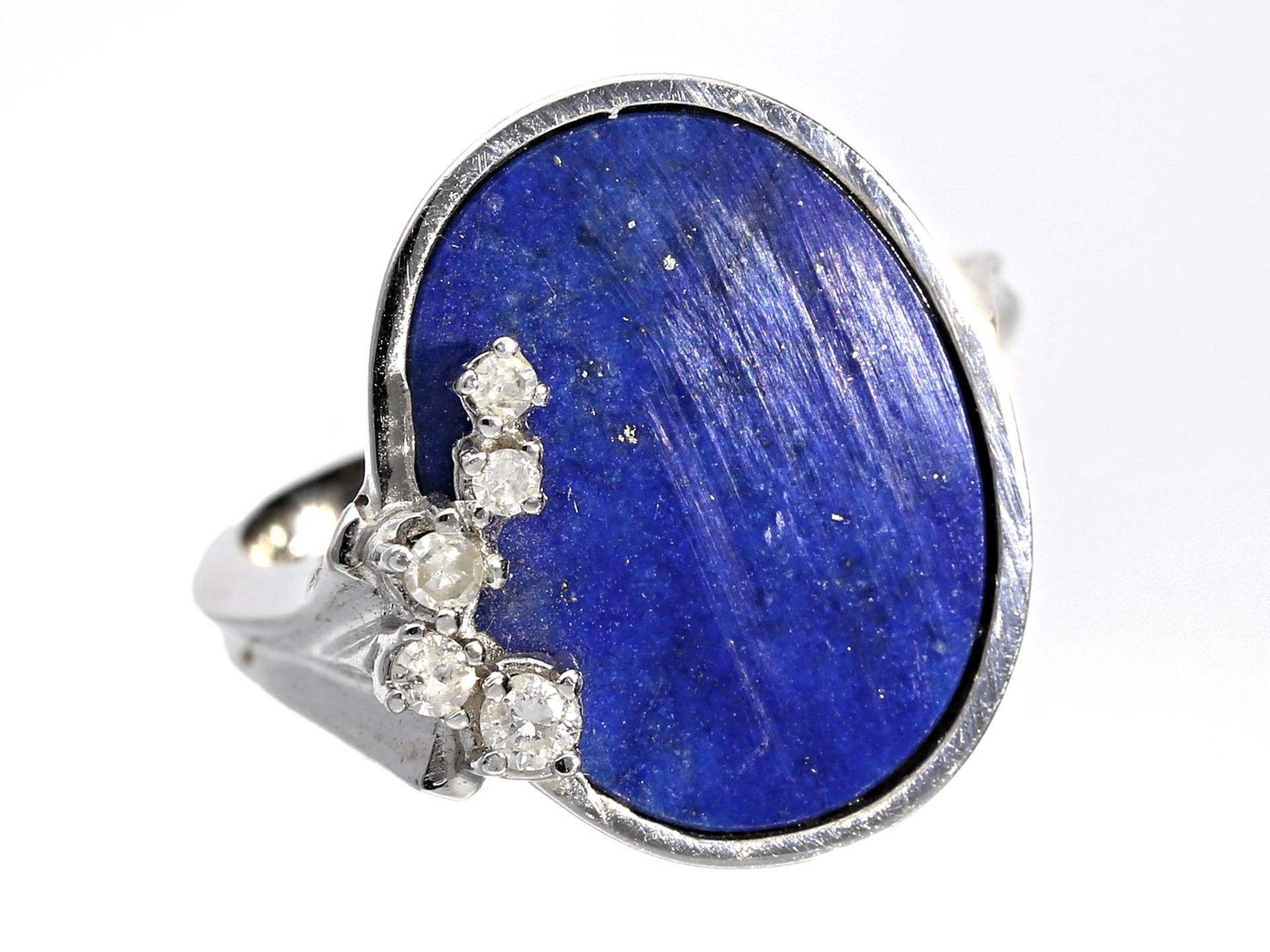 Ring: weißgoldener vintage Goldschmiedering mit Lapislazuli und DiamantenCa. Ø17mm, RG53, ca. 7,