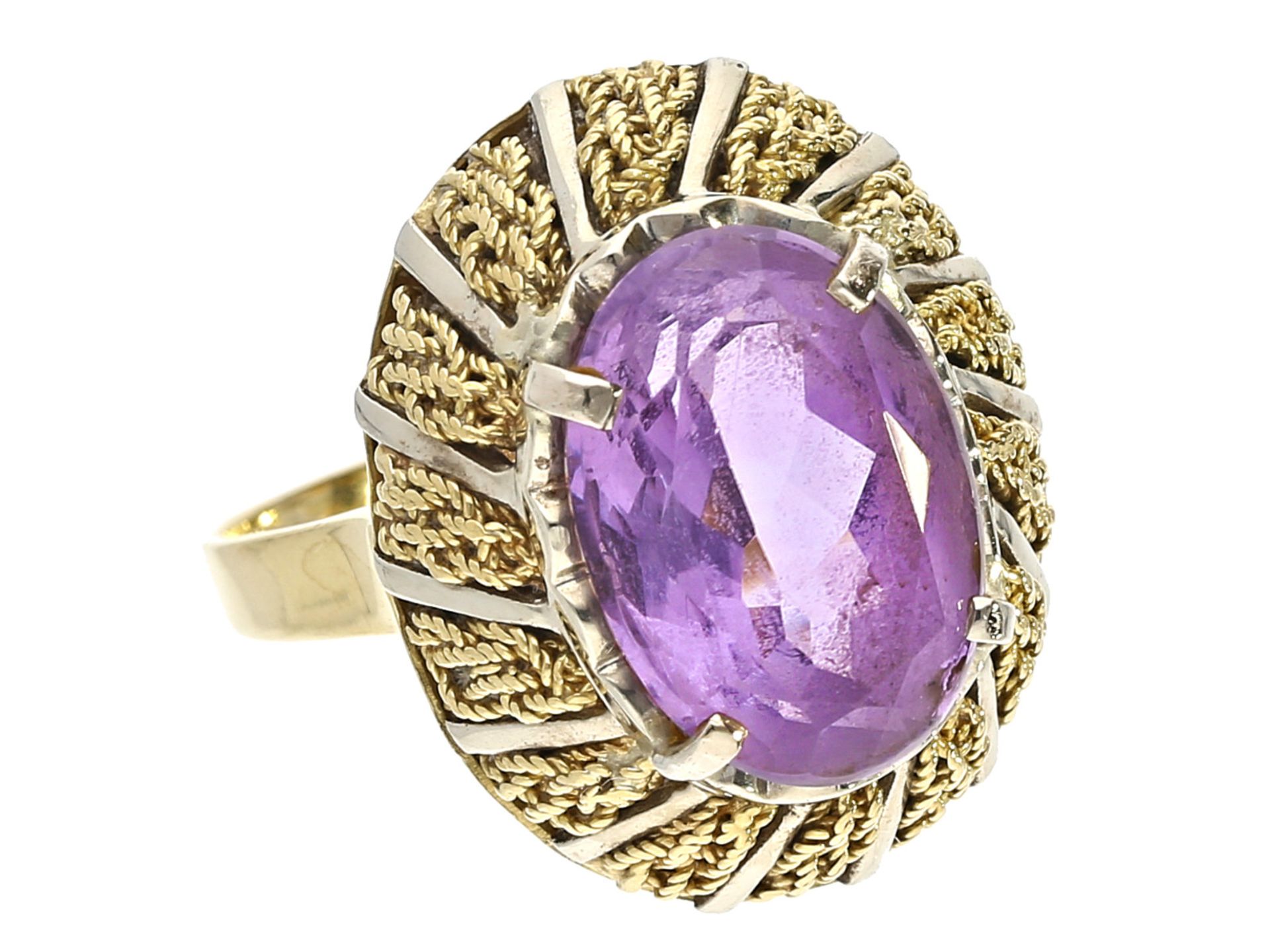 Ring: vintage Goldschmiedering mit Amethyst, ca. 1950Ca. Ø18mm, RG56, ca. 8,4g, 18K Gold, Amethyst