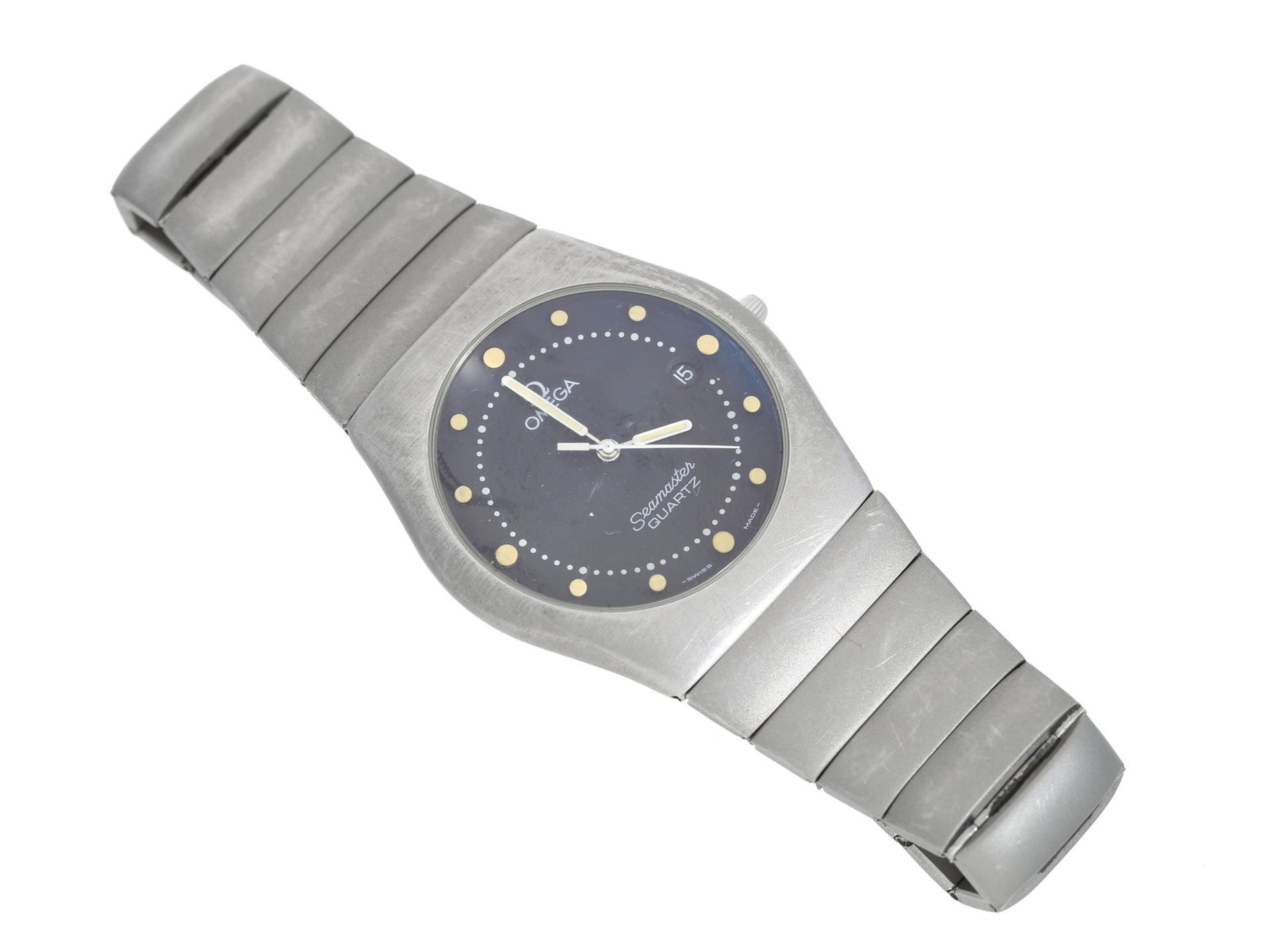 Armbanduhr: vintage Herrenarmbanduhr "Omega Seamaster Quarz 1430", TitanCa. 35 x 37mm, Titangehäuse,