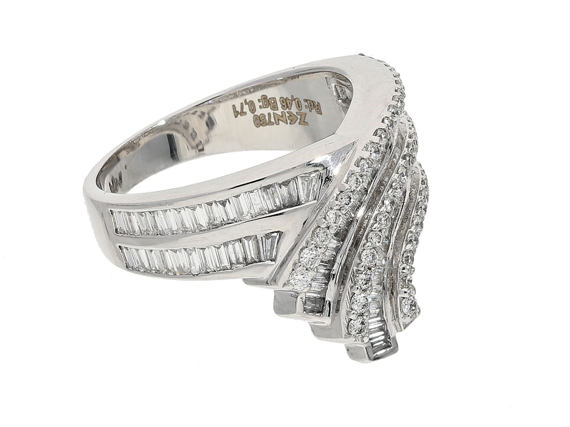 Ring: geschmackvoller und hochwertig gefertigter Brillant/Diamant-Ring aus 18K Weißgold, neuwertig - Bild 2 aus 2