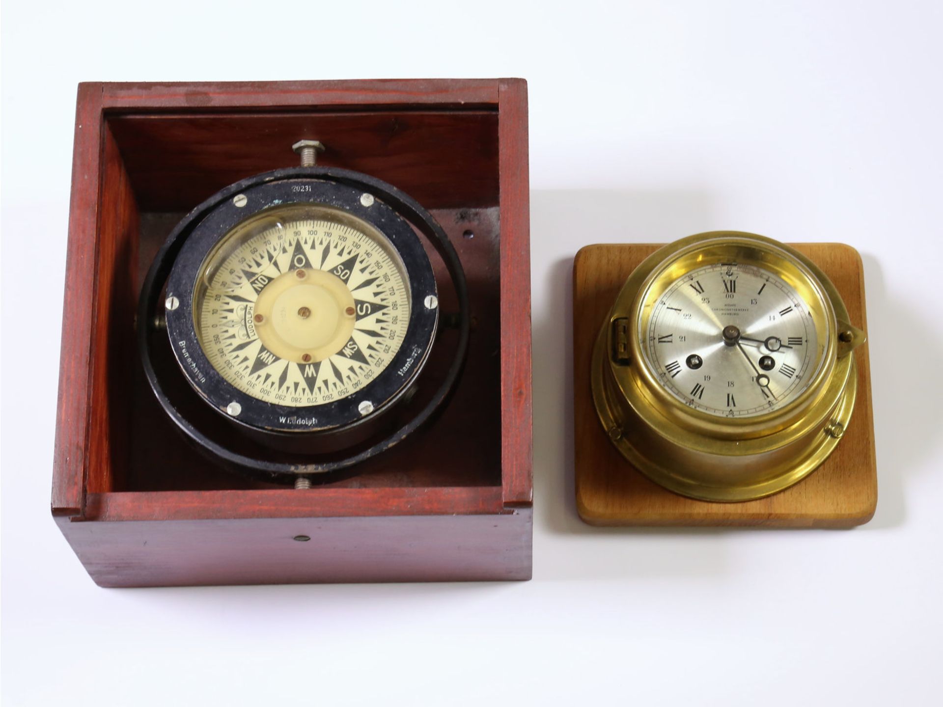 Marinechronometer: Konvolut nautischer Instrumente/Uhren1. Schiffskompass, Holzbox mit originalem