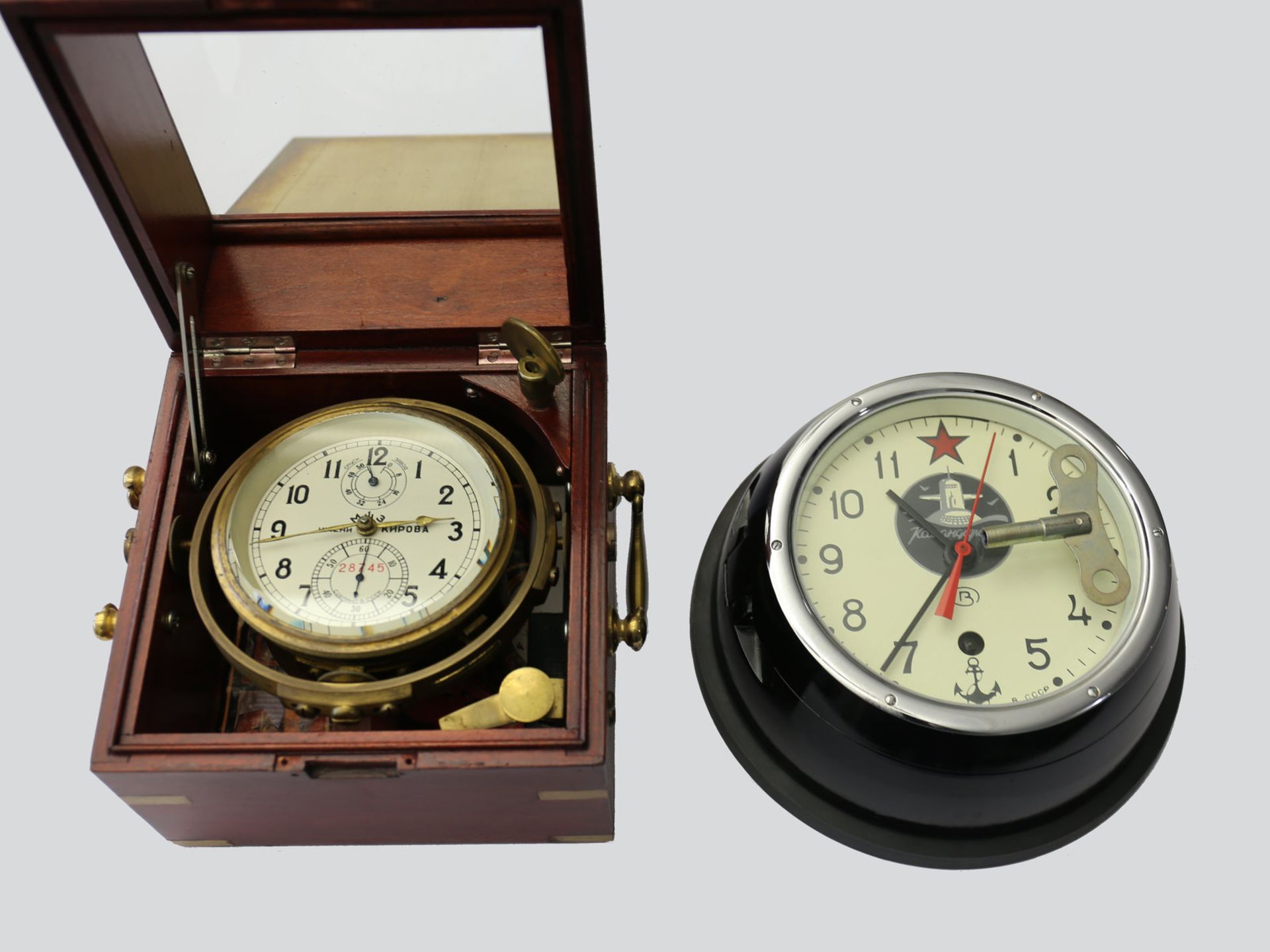 Marinechronometer: Konvolut von 2 nautischen Uhren, inklusive Marinechronometer 1. Moskauer