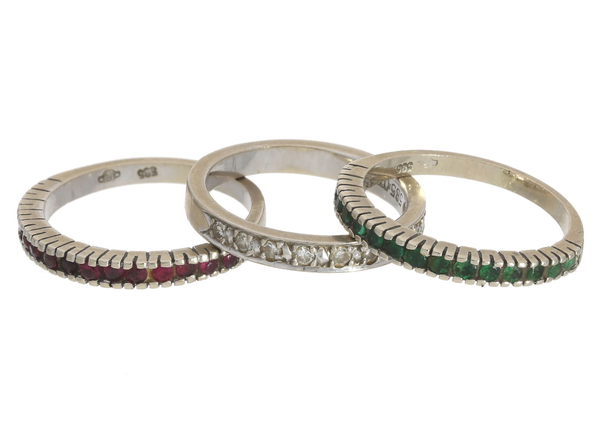 Ring: vintage Goldschmiederinge mit Rubin-/Smaragd- sowie DiamantbesatzInsgesamt 3 Ringe,