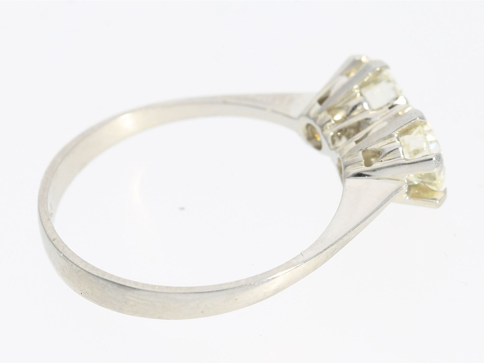 Ring: ehemals teurer vintage Brillant-Goldschmiedering mit 2 guten Halbkarätern, 18K WeißgoldCa. - Bild 3 aus 3