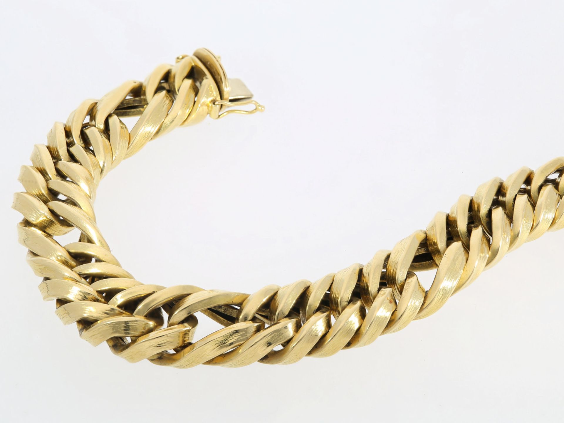 Armband: breites und schweres Goldschmiedearmband aus 18K GoldCa. 20,5cm lang, ca. 57g, 18K Gold,