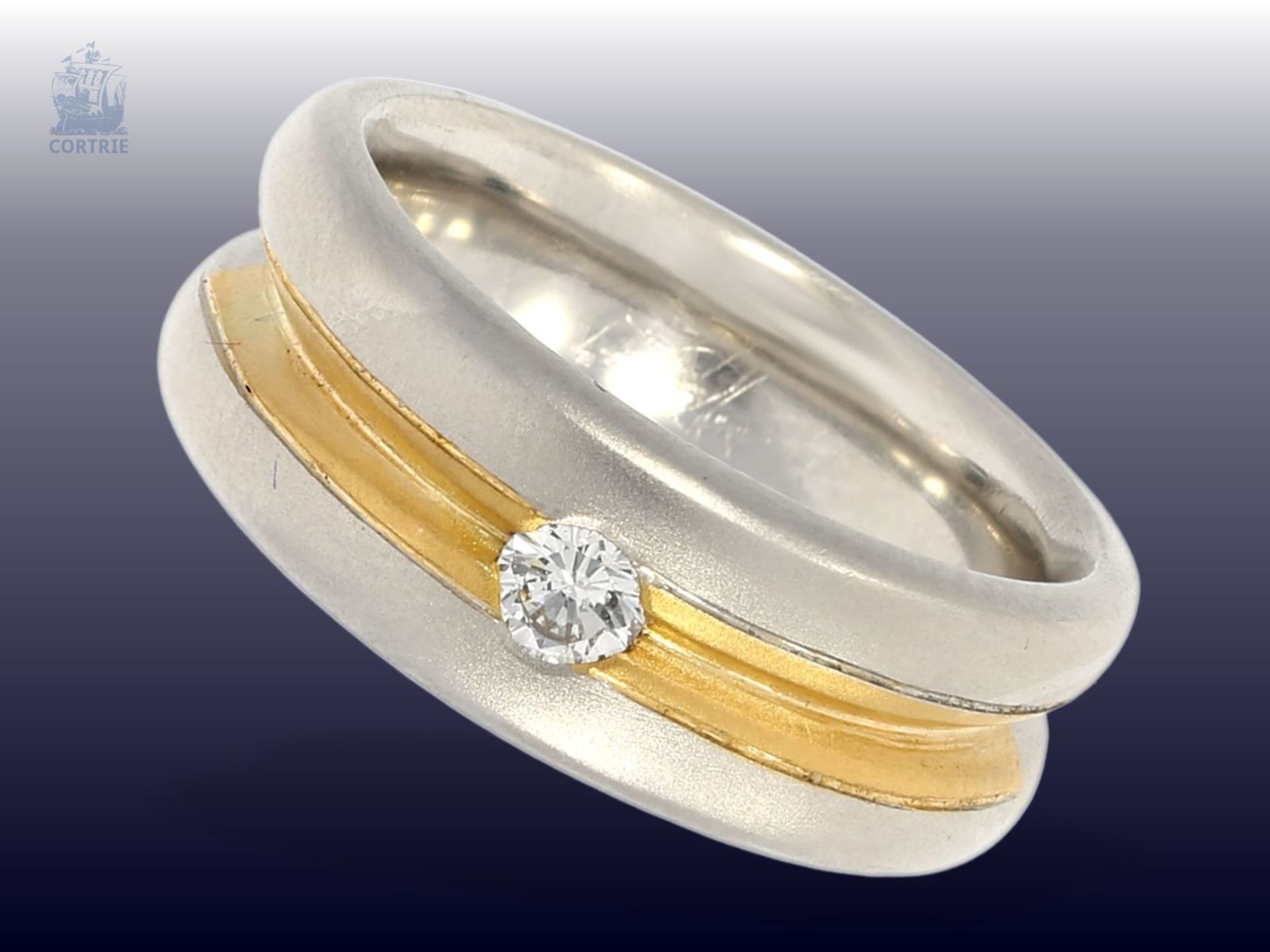 Ring: sehr solide gefertigter Bicolor-Goldschmiedering mit Brillant, Handarbeit aus 950er Platin,