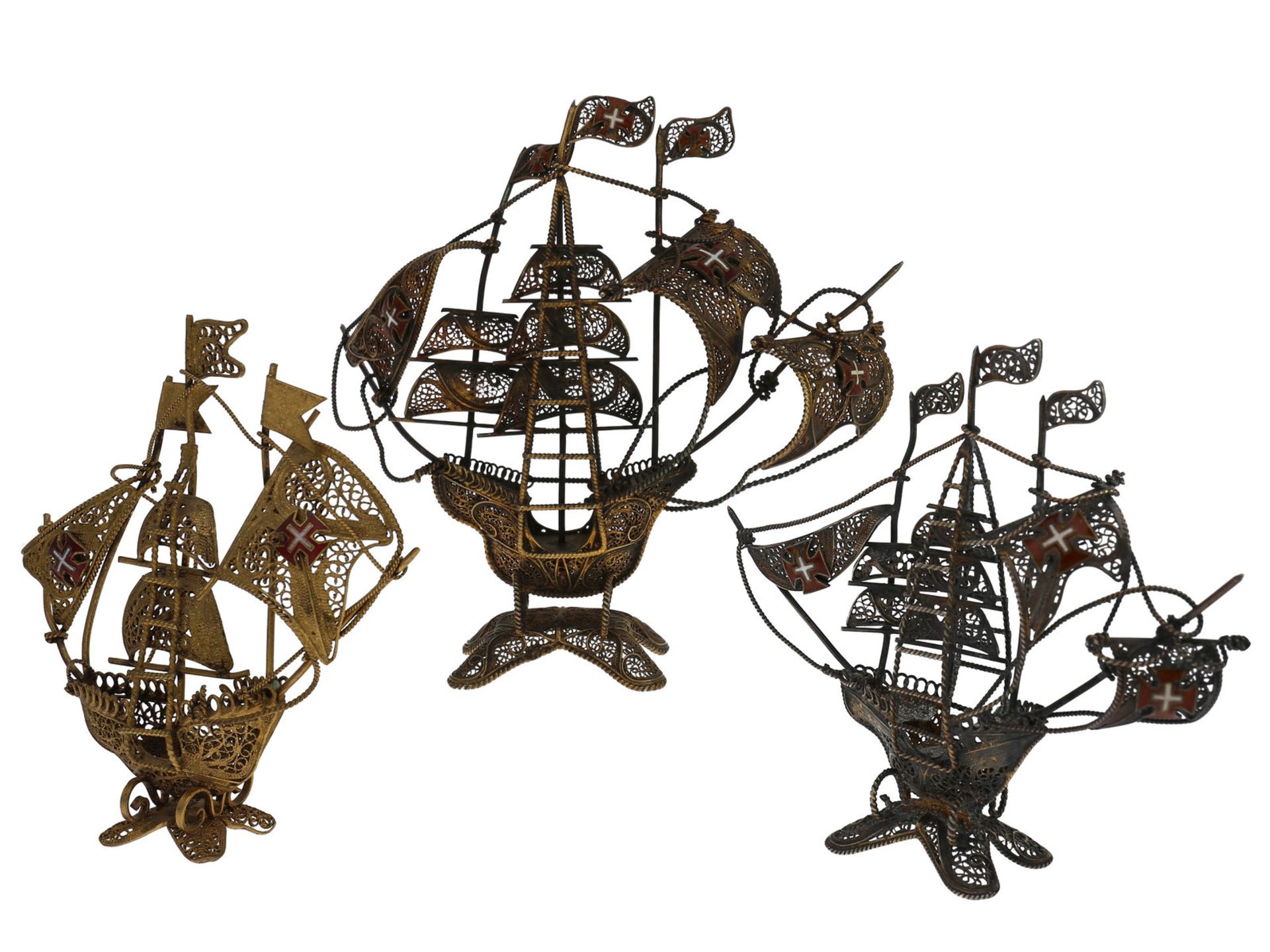 Schiffsmodel: interessantes Konvolut von 3 antiken Schiffsmodellen, vermutlich Portugal um 19202