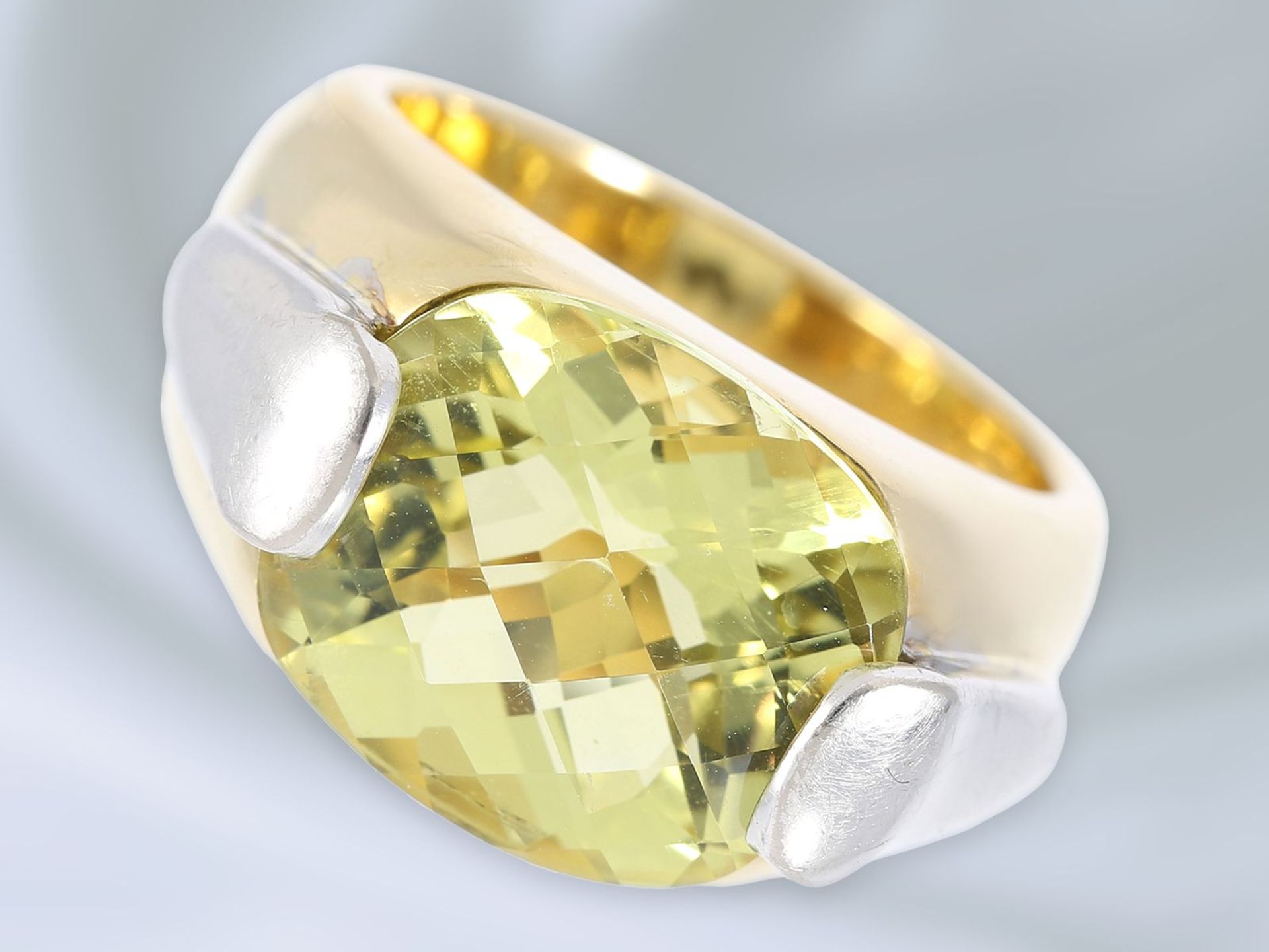 Ring: massiver und schwerer Goldschmiedering mit schönem Lemon-Citrin, Handarbeit aus 14K GoldCa. - Bild 2 aus 2