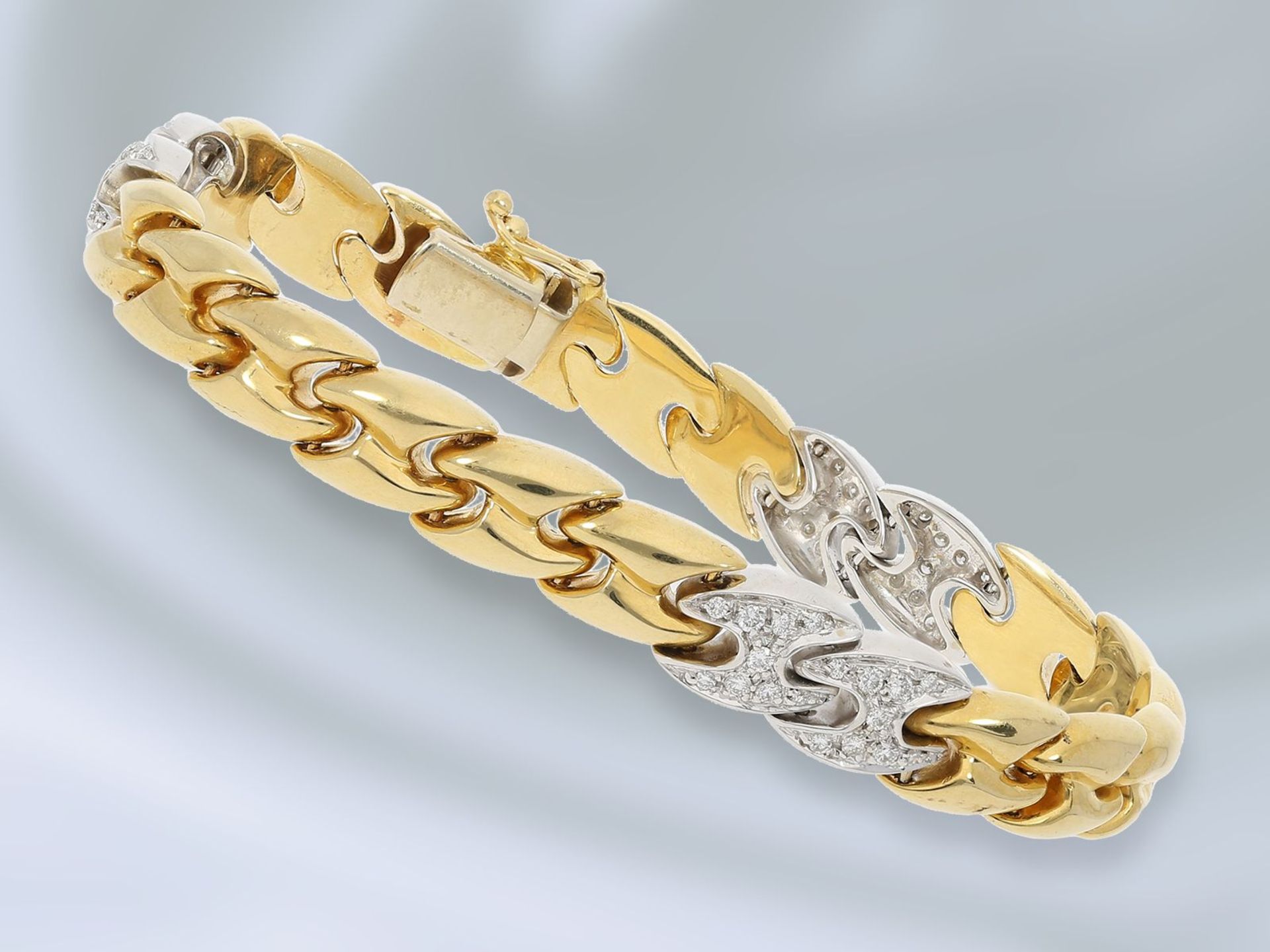 Armband: modernes und hochwertiges Brillant/Goldschmiedearmband, feinste Brillanten von ca. 0,