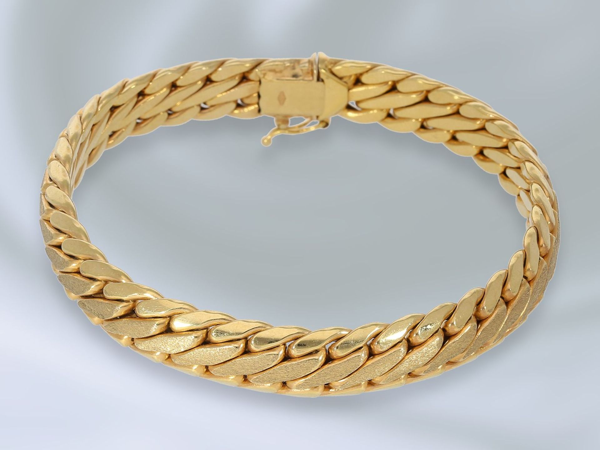 Armband: dekorativ gestaltetes Armband, gefertigt in 14K Gold, vintage GoldschmiedearbeitCa. 19cm