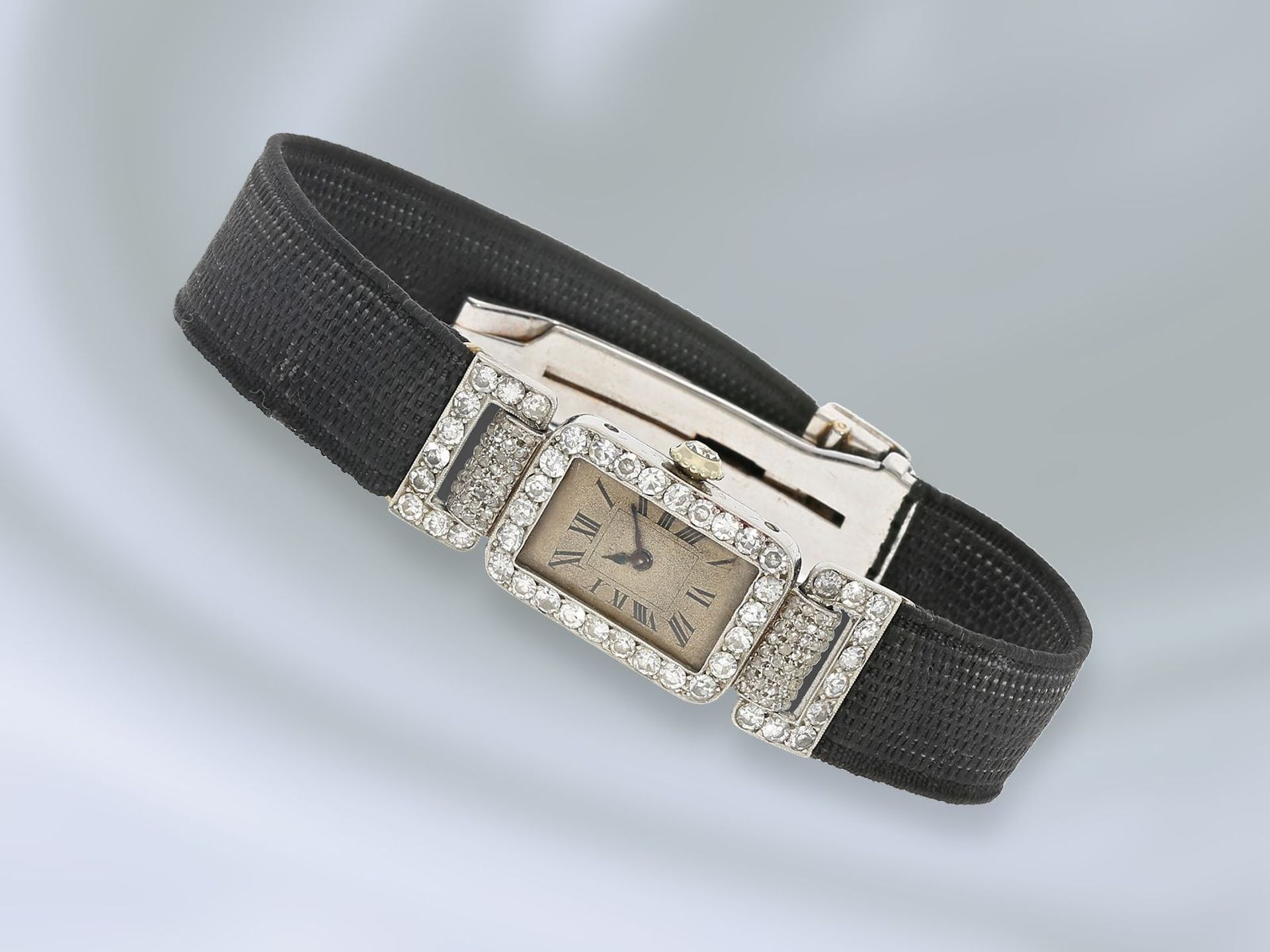 Armbanduhr: äußerst elegante Art déco Cocktailuhr, signiert Cartier, ca. 1920, PlatinCa.13,5 x 34,