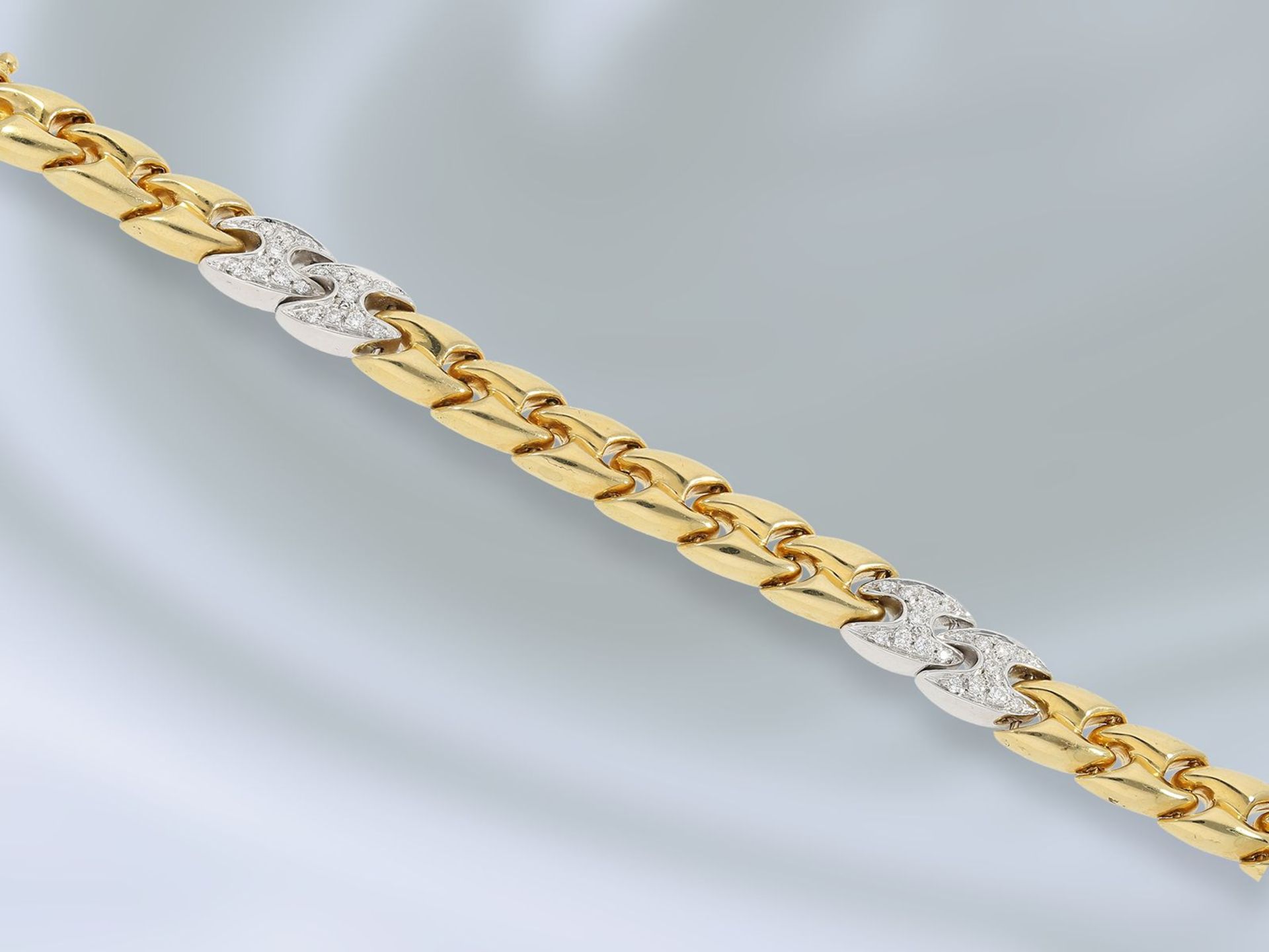 Armband: modernes und hochwertiges Brillant/Goldschmiedearmband, feinste Brillanten von ca. 0, - Bild 2 aus 2