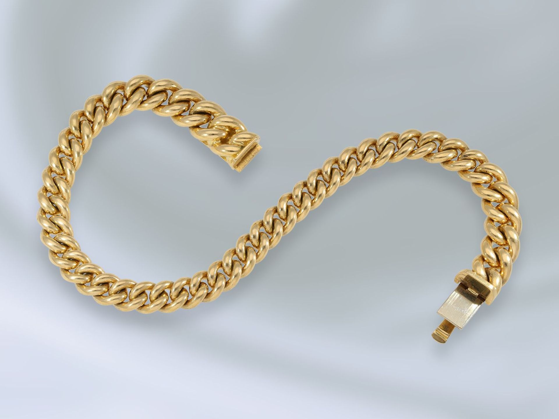 Armband: sehr massive Goldschmiedearbeit, bez. Handarbeit, 18K GoldCa. 23cm lang, ca. 68,2g, 18K