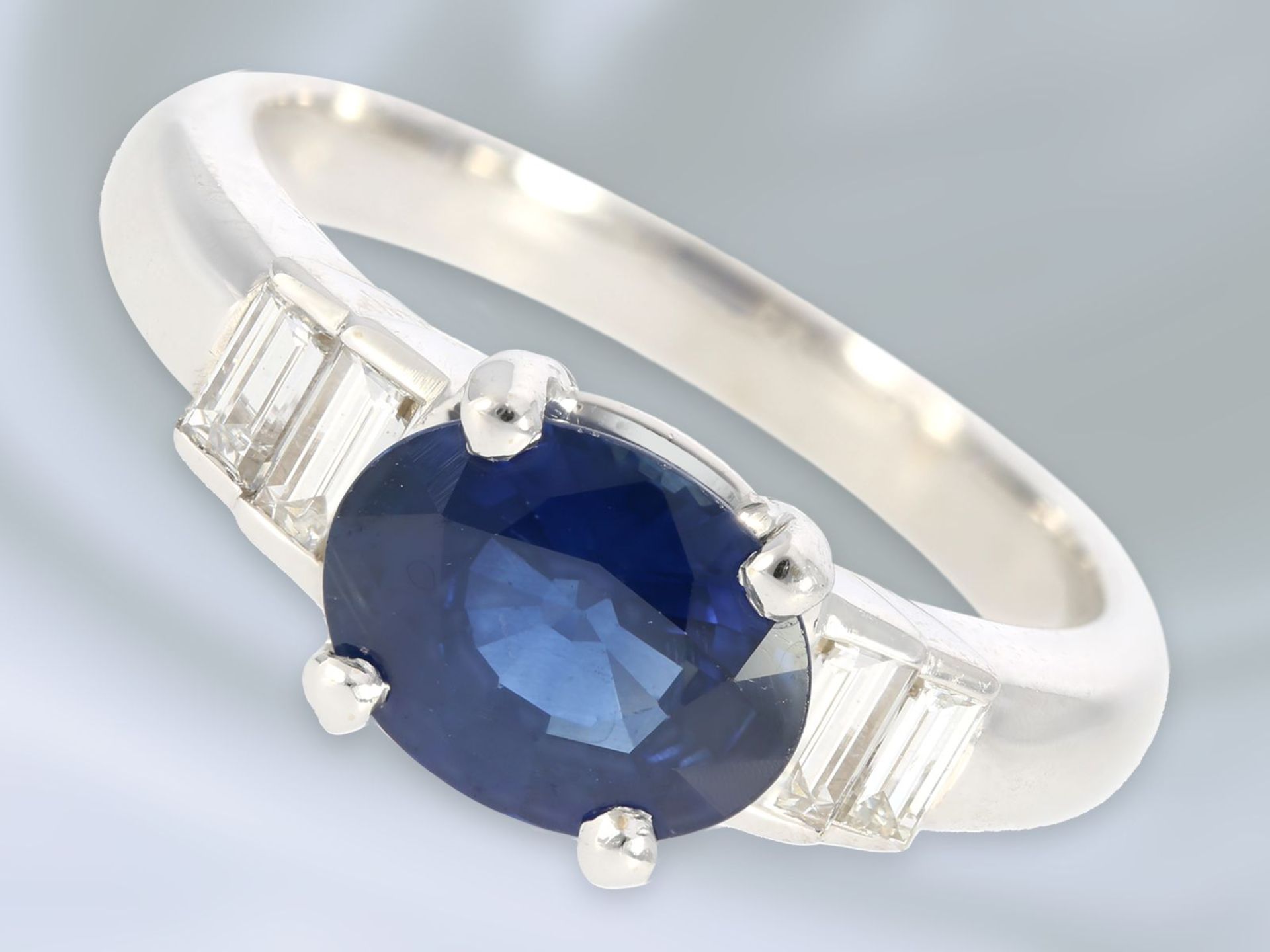 Ring: attraktiver vintage Saphir/Diamant-Ring, ca. 2,3ct, Saphir von schöner Farbe und Qualität,