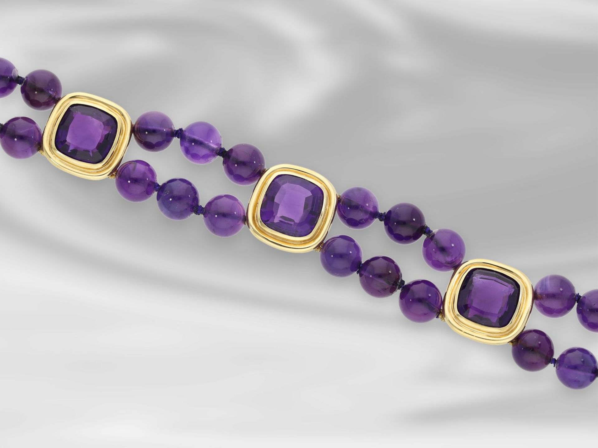 Armband: interessantes und sehr dekorativ gefertigtes Amethyst-Armband, hochwertige Handarbeit, - Bild 5 aus 5