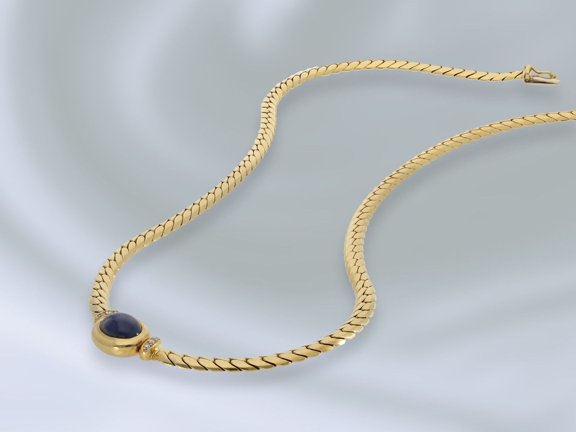 Kette/Collier: geschmackvolles Goldschmiede-Mittelteilcollier mit wertvollem Saphir-Cabochon, 3, - Bild 2 aus 2