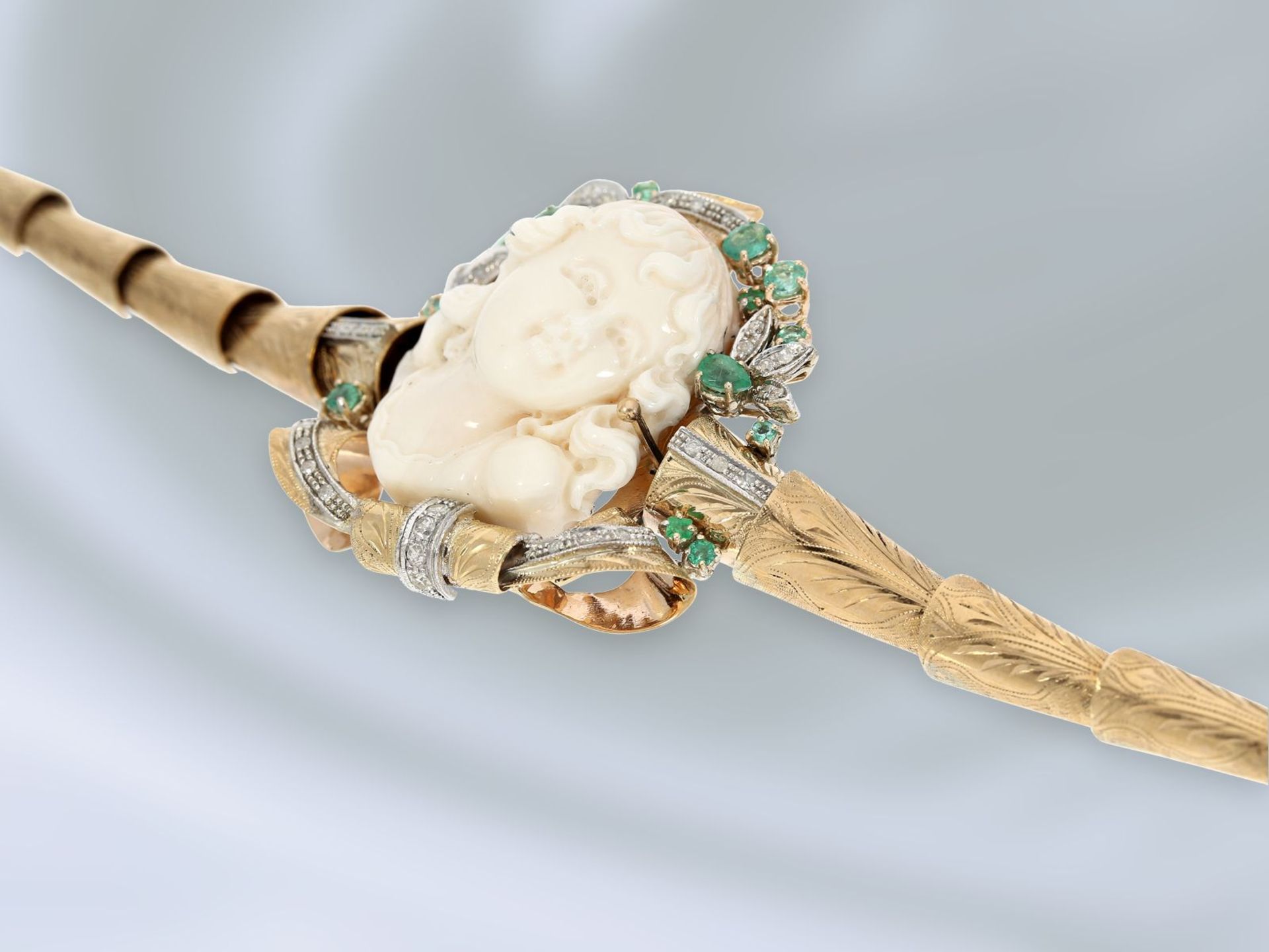 Armband: einzigartiges Goldschmiedearmband mit schöner Kamee aus Engelshautkoralle, hochwertige - Bild 3 aus 3