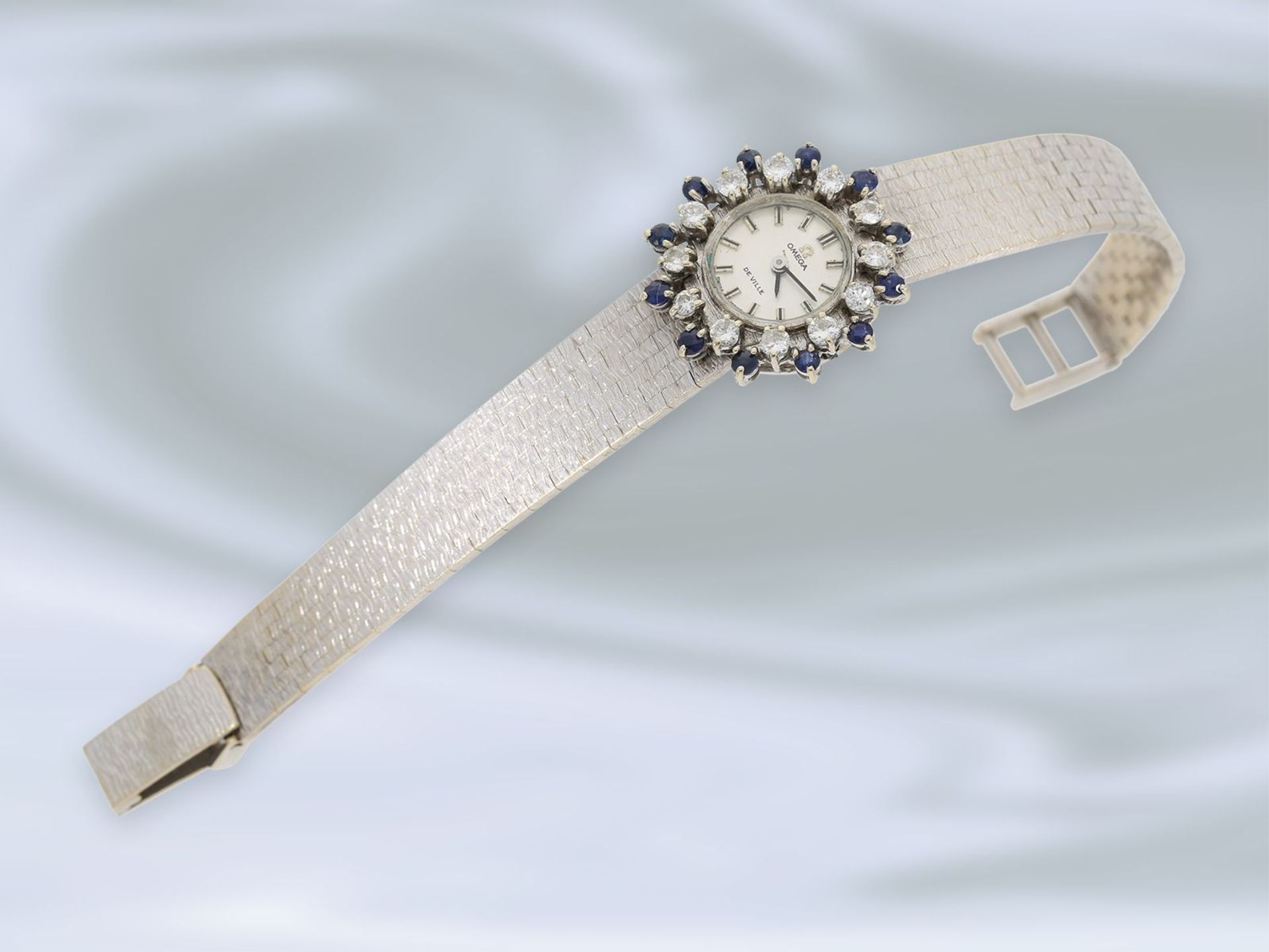 Armbanduhr: Luxusmodell einer vintage Omega de Ville Damenuhr mit Diamant- und Saphirbesatz, ca. - Bild 2 aus 2