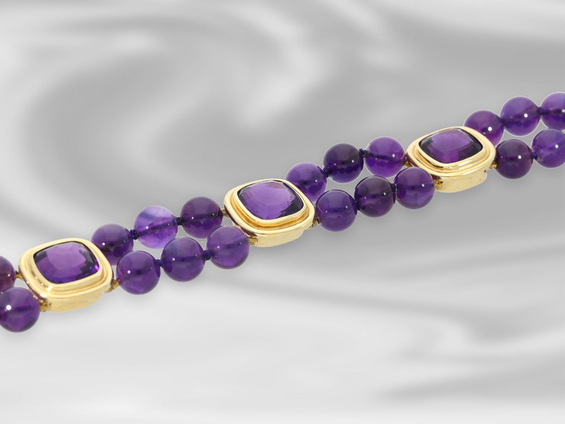 Armband: interessantes und sehr dekorativ gefertigtes Amethyst-Armband, hochwertige Handarbeit, - Bild 4 aus 5