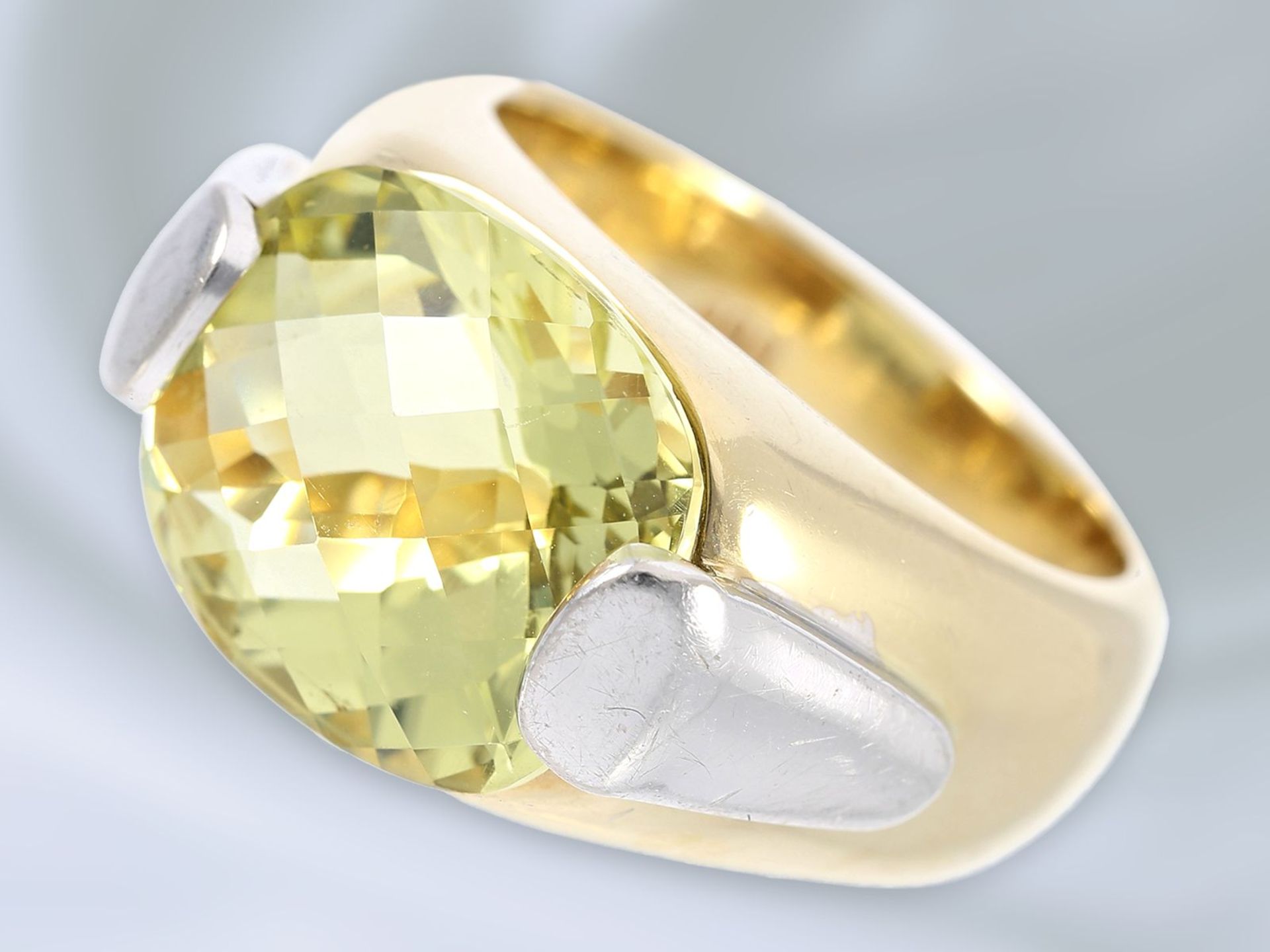 Ring: massiver und schwerer Goldschmiedering mit schönem Lemon-Citrin, Handarbeit aus 14K GoldCa.