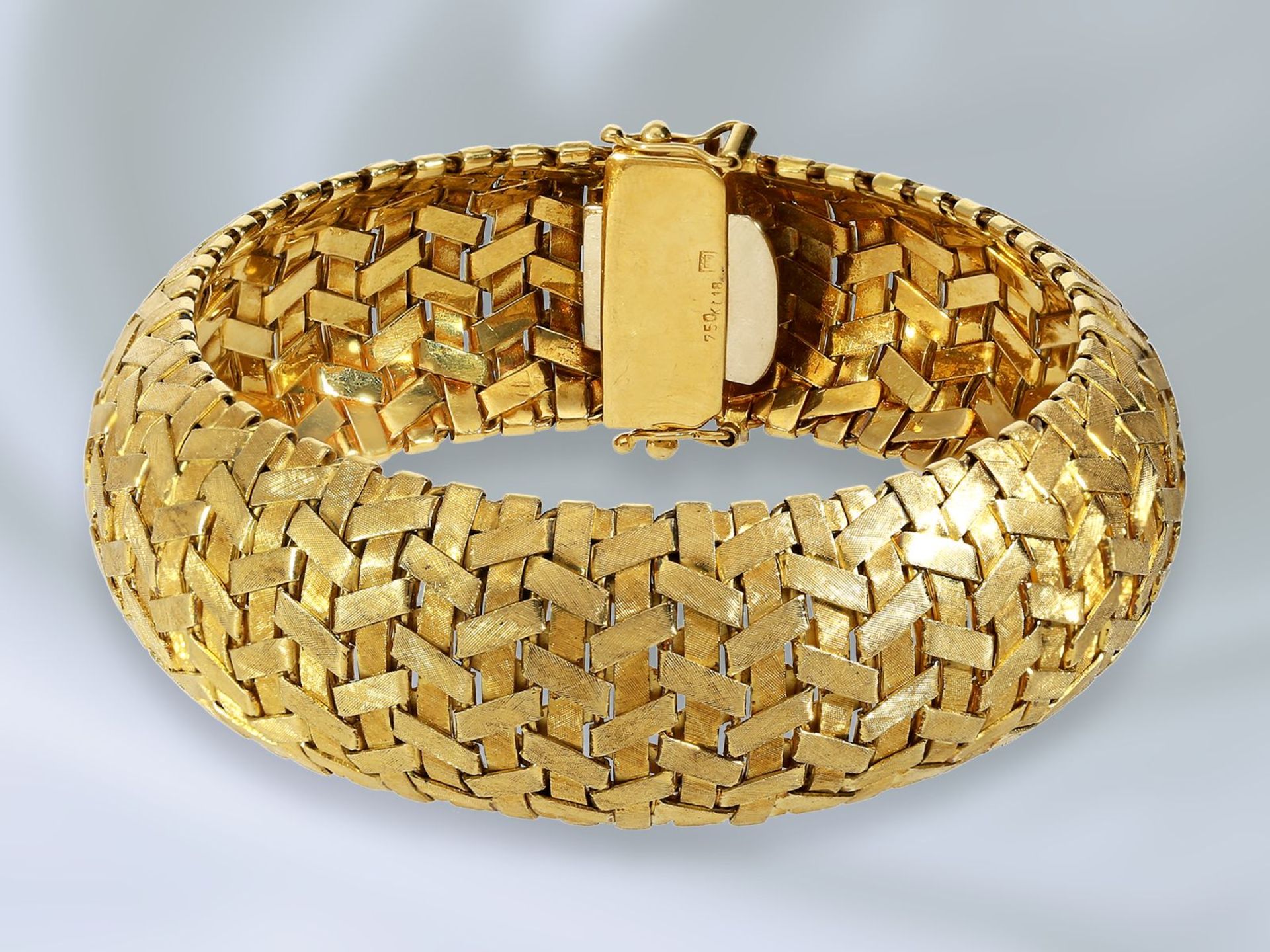 Armband: sehr ausgefallene, ehemals teure und dekorative Goldschmiedearbeit, Flechtdesign, 18K