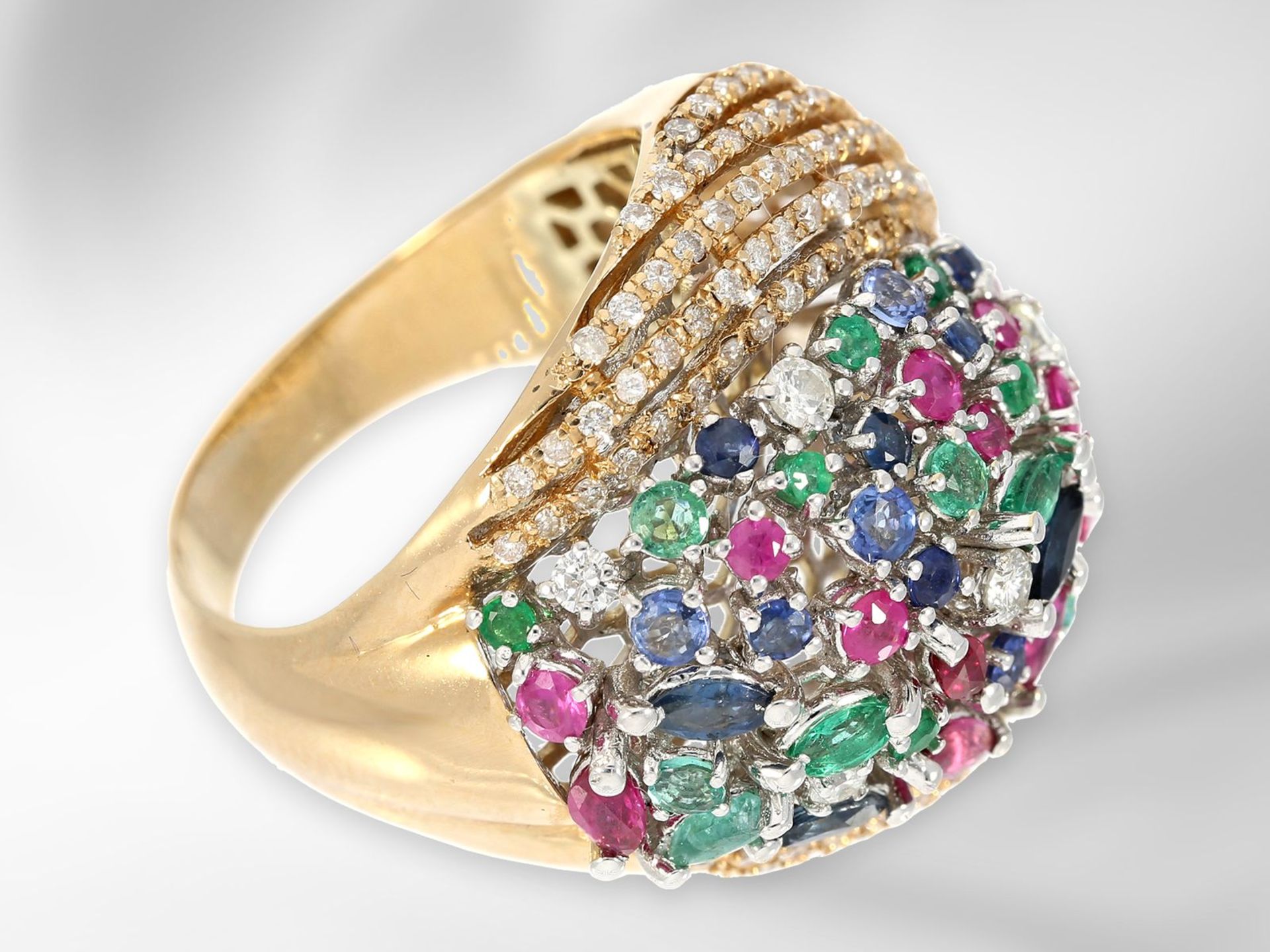 Ring: besonders breiter und äußerst dekorativ gestalteter Cocktailring, reicher Brillant-/ - Bild 2 aus 4