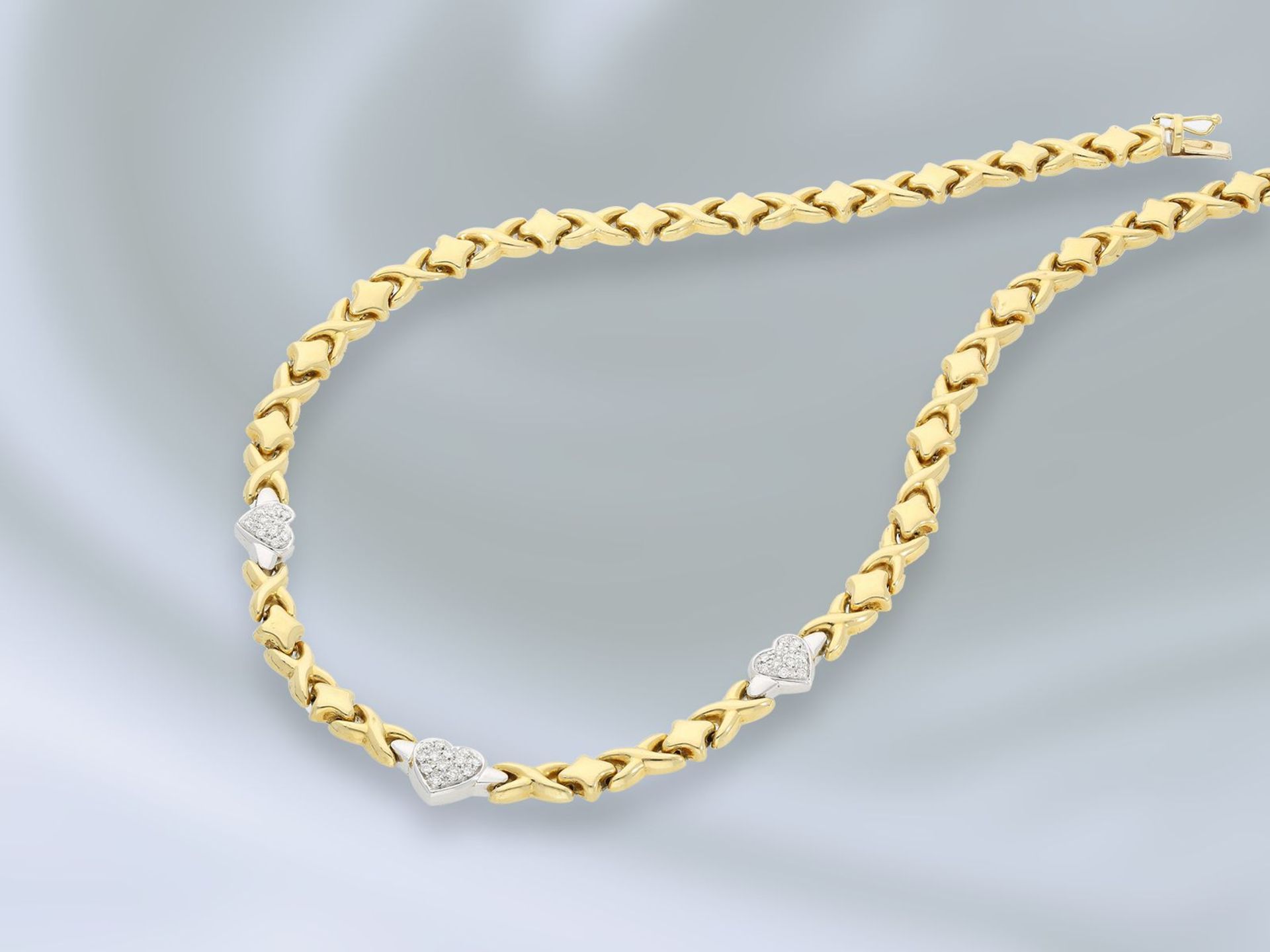 Kette/Collier: goldenes, ausgefallenes Goldschmiedecollier mit Brillantbesatz, ca. 0,4ctCa. 43cm