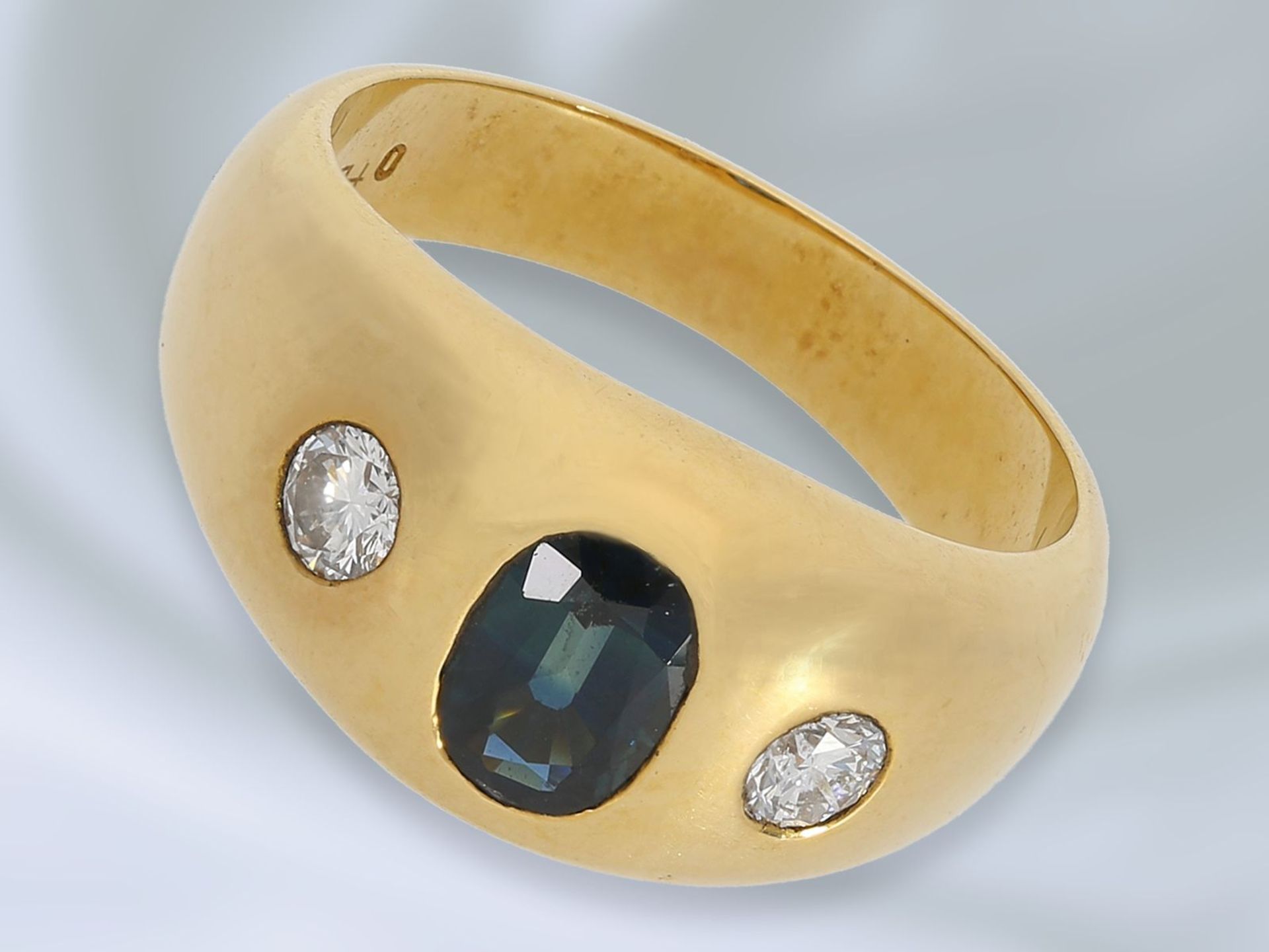 Ring: klassischer vintage Bandring mit Farbstein-/Brillantbesatz, 18K GoldCa. Ø17,5mm, RG55, ca.