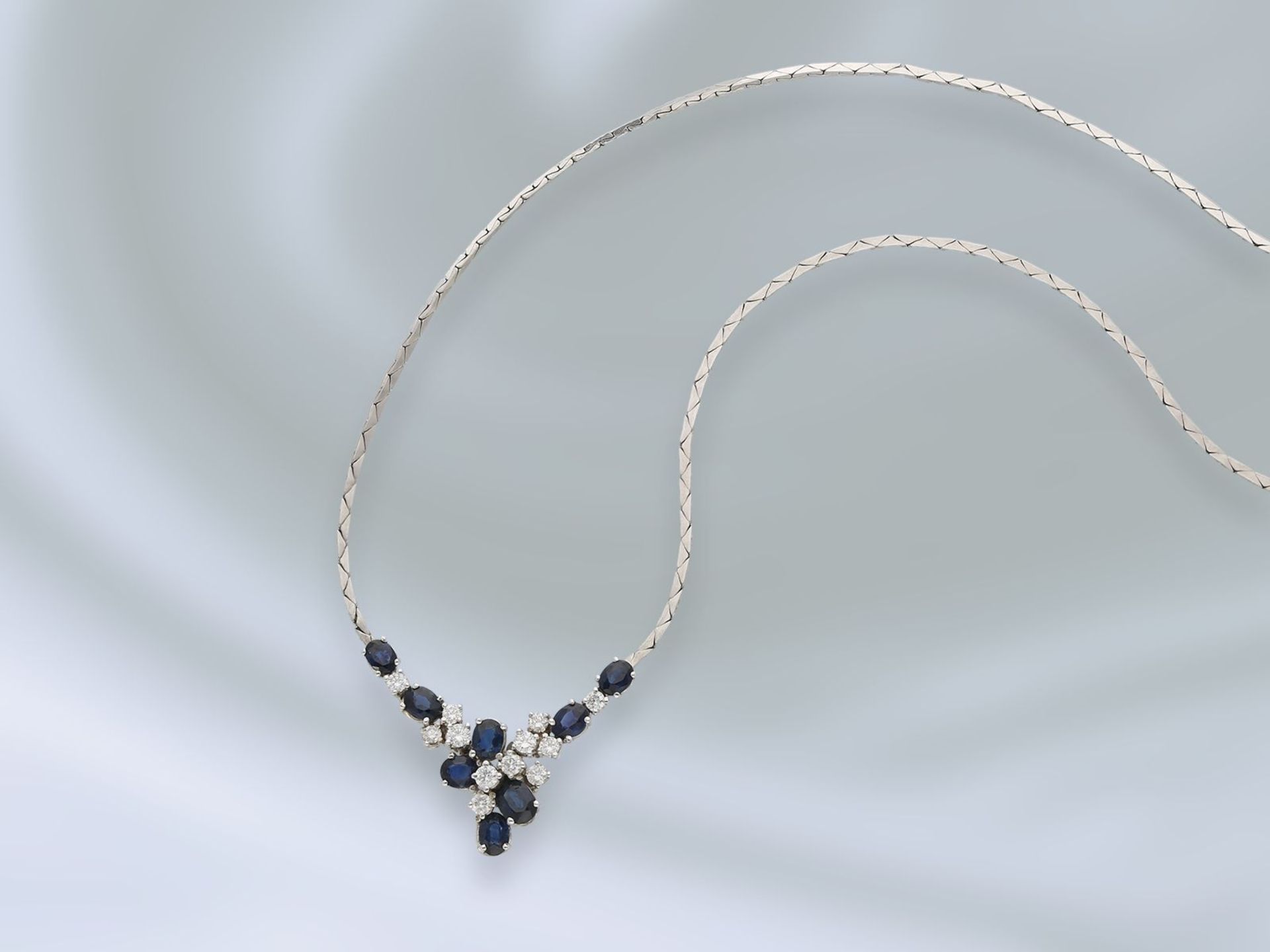 Kette/Collier: elegantes und sehr dekoratives vintage Mittelteil-Collier mit Saphiren und