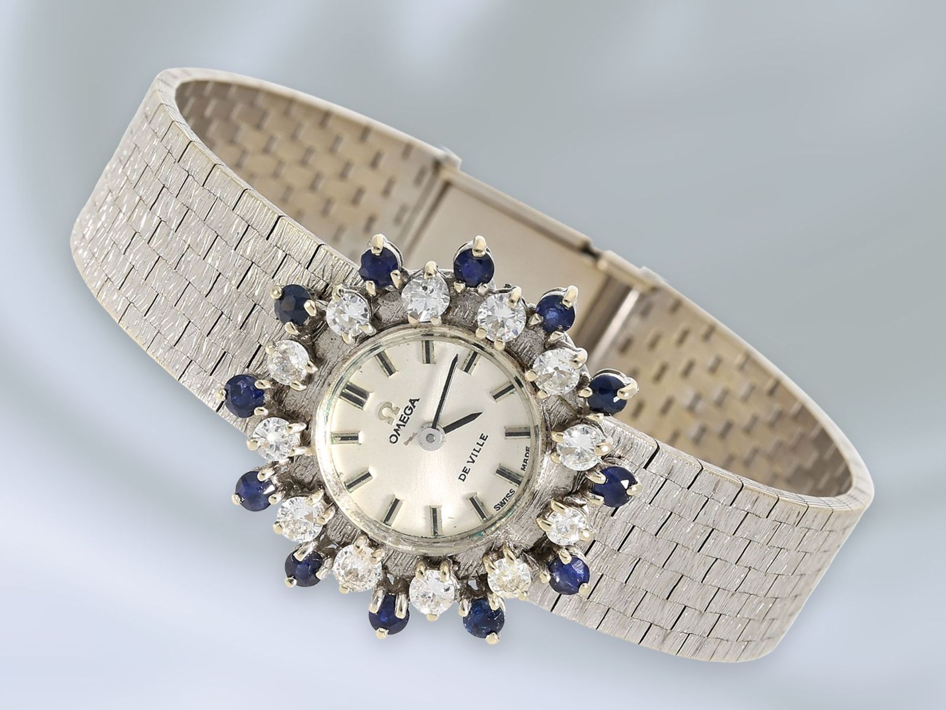 Armbanduhr: Luxusmodell einer vintage Omega de Ville Damenuhr mit Diamant- und Saphirbesatz, ca.