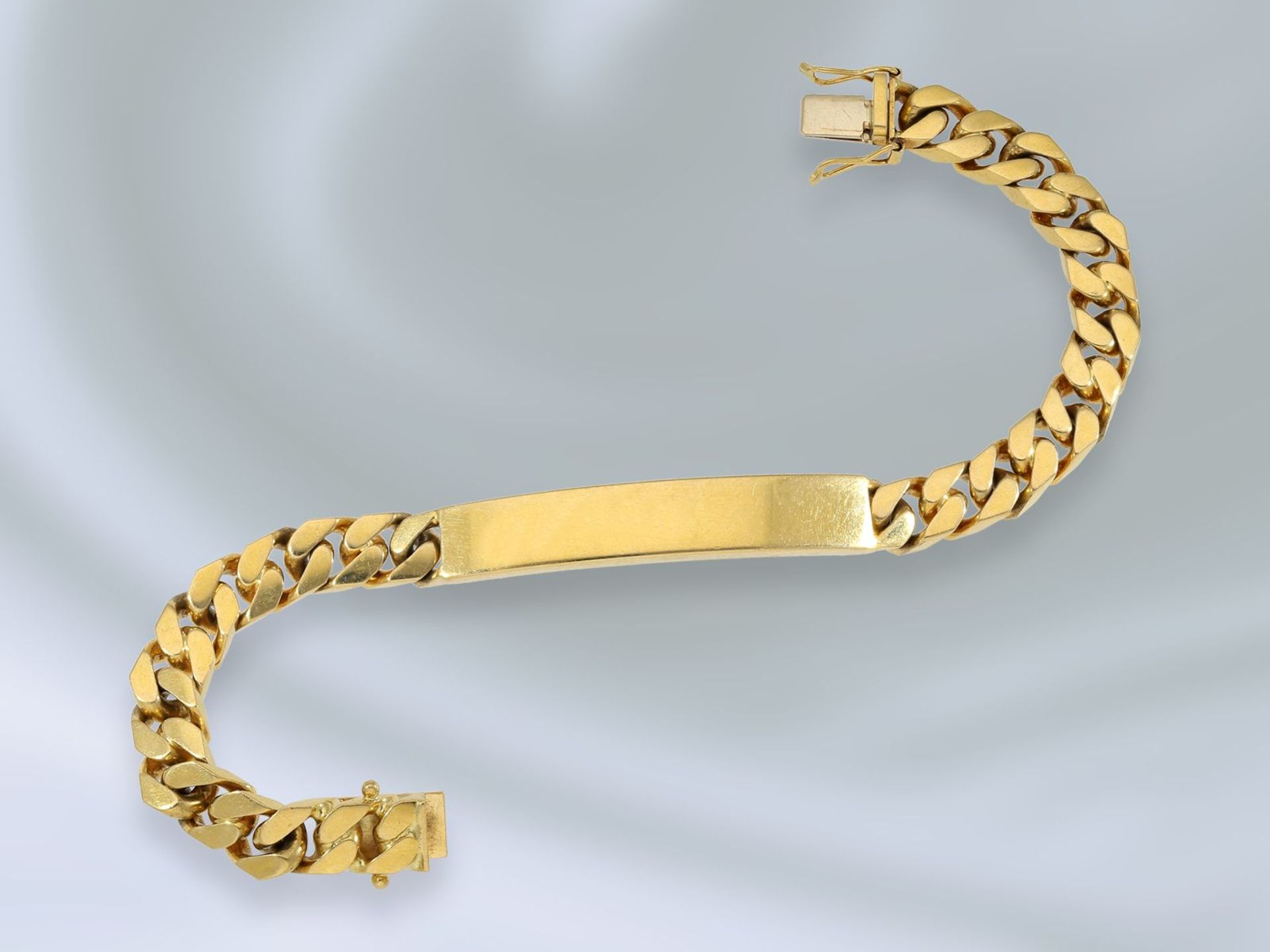 Armband: goldenes und äußerst massiv gearbeitetes Flachpanzer-Armband mit Gravurplatte, 18K