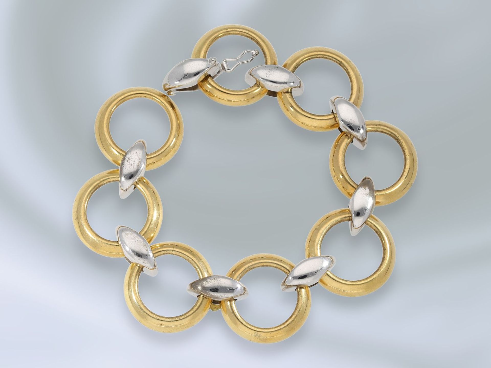 Armband: sehr ausgefallenes und hochwertiges Designer-Goldschmiedearmband, 18K BicolorCa. 20cm lang,