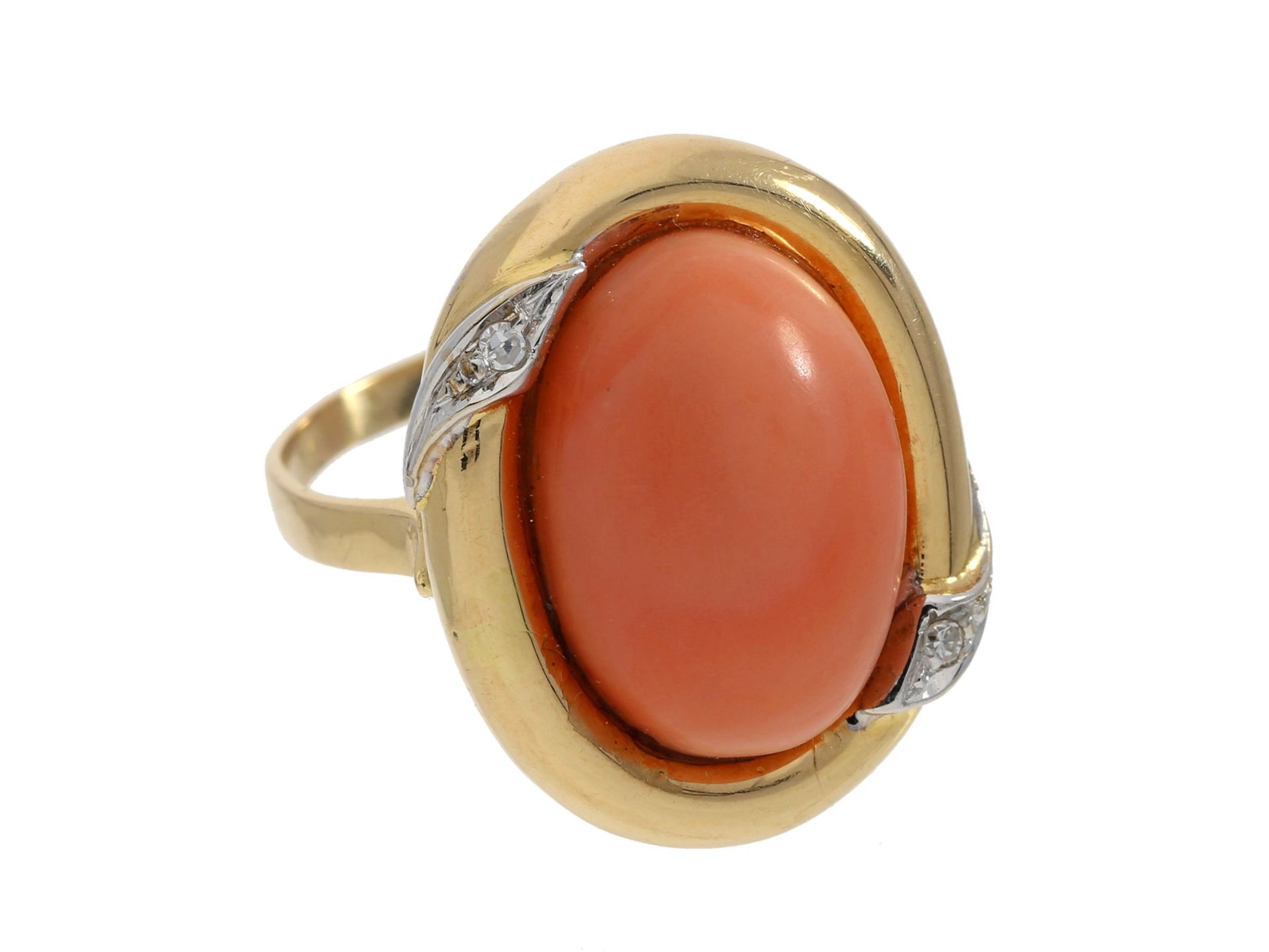 Ring: Gelbgold-Korallenring mit Diamanten, 18K GoldCa. Ø16,5mm, RG52, Ringkopf ca. 23 x 18,5mm,