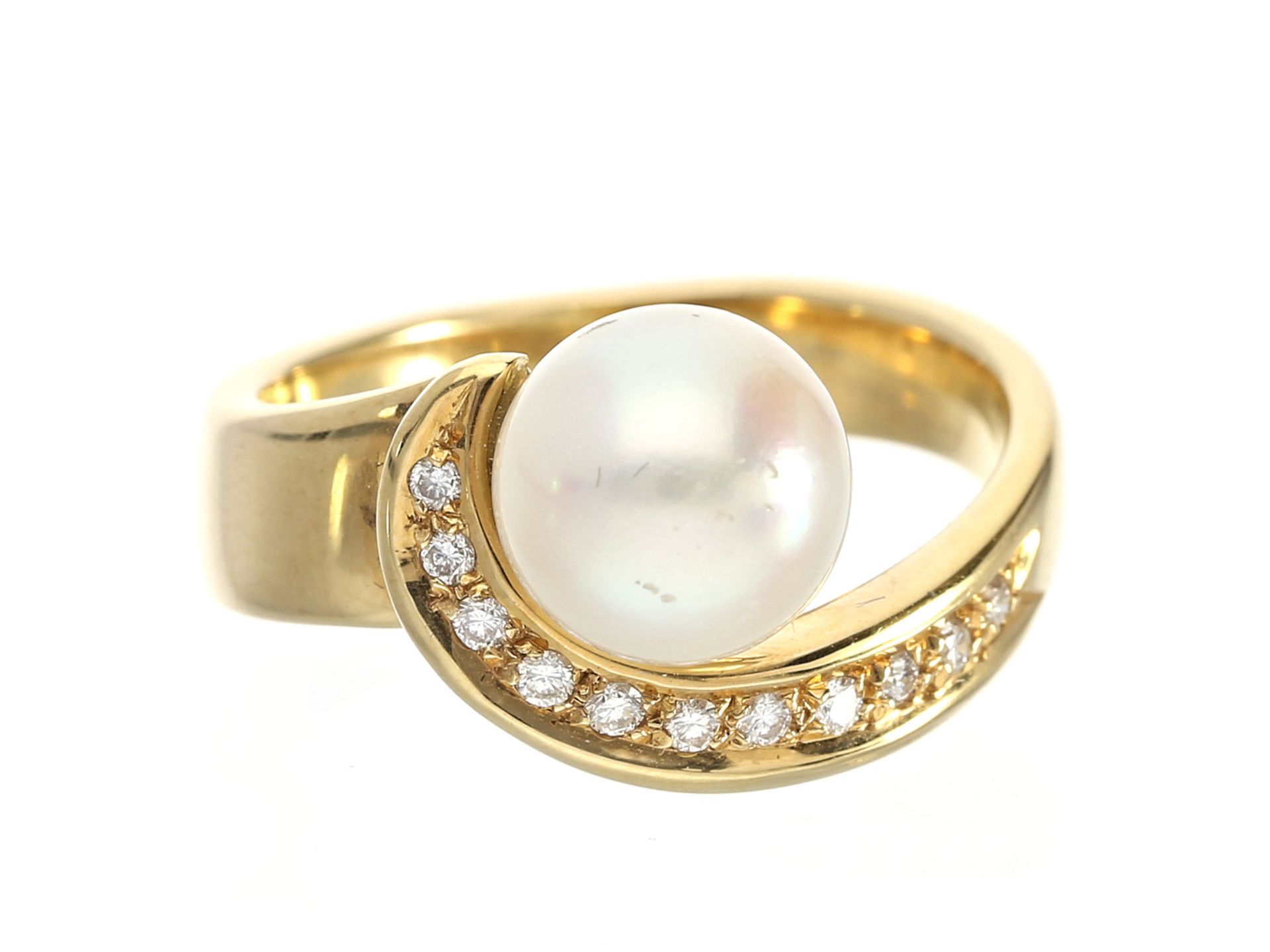 Ring: ungetragener, massiver Goldschmiedering mit hochwertiger Perle und BrillantenCa. Ø17,5mm,
