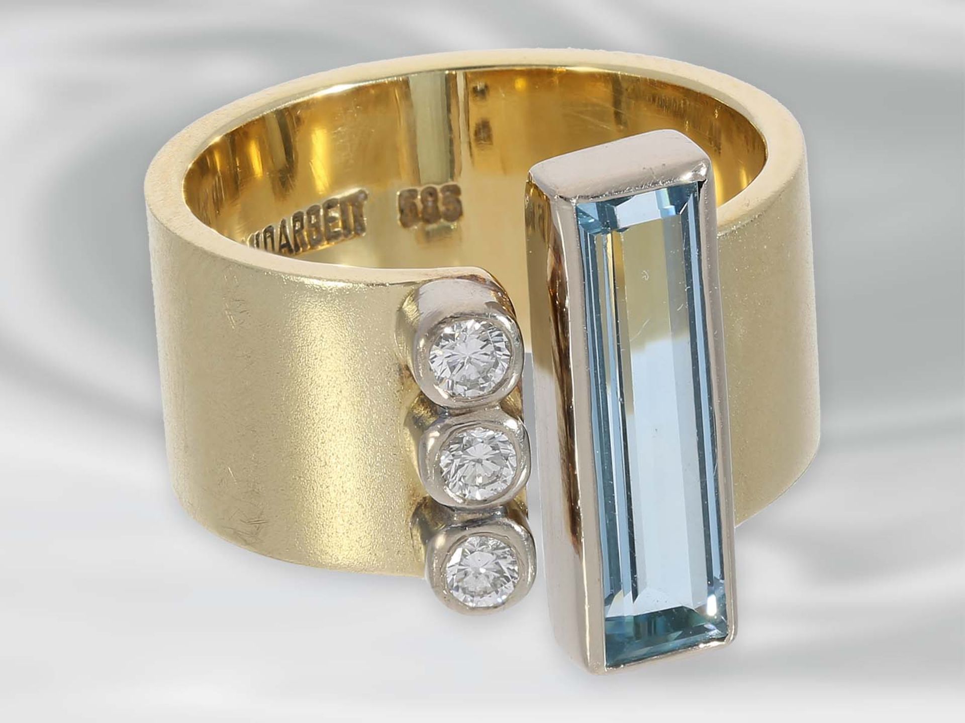 Ring: ausgefallener Designer-Goldschmiedering mit Brillanten und Aquamarin, bez. HANDARBEIT, 14K - Bild 2 aus 2