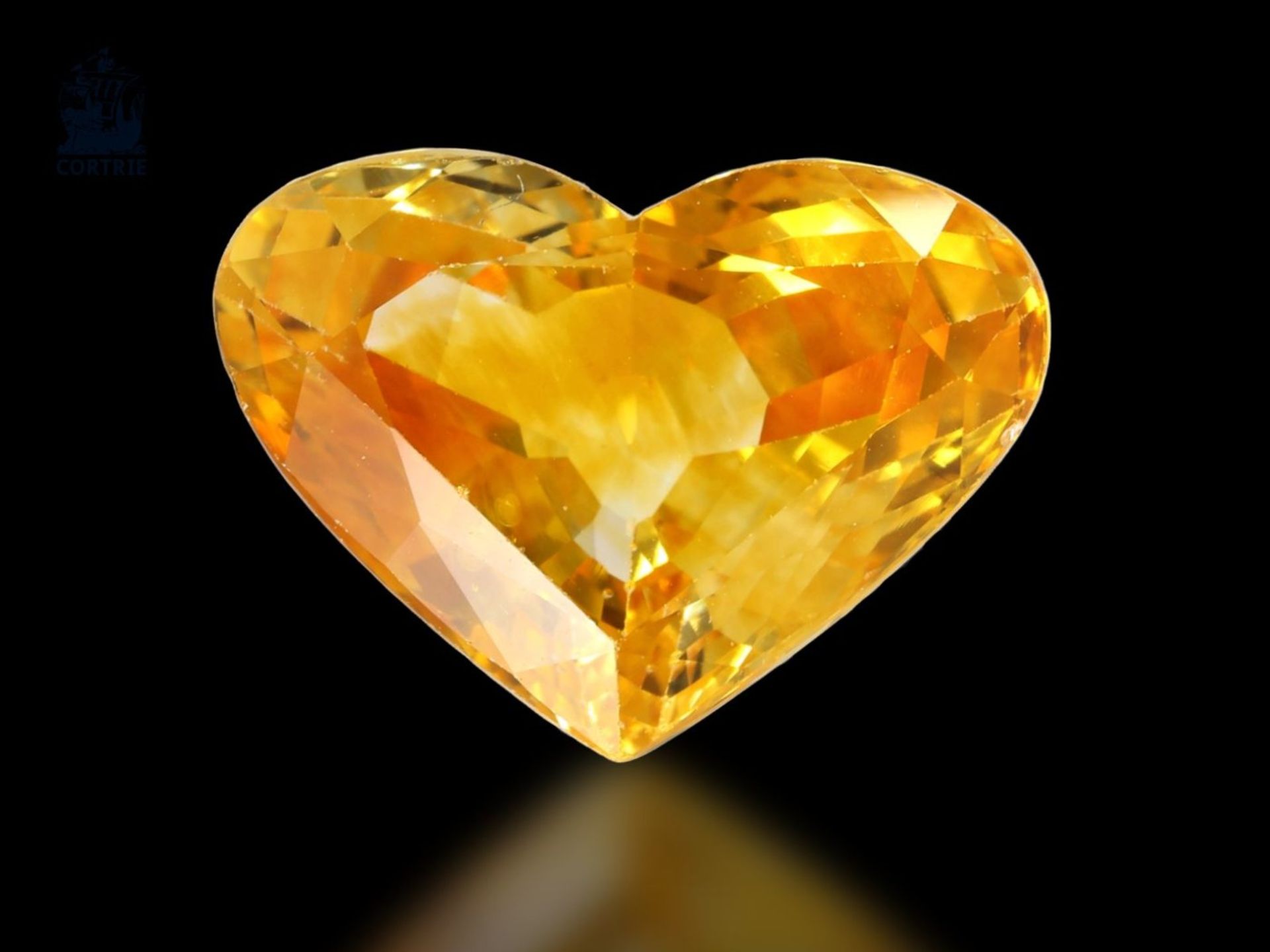 Saphir: sehr schöner und wertvoller, unbehandelter orange-gelber Saphir in Herzform von 7,29ct,