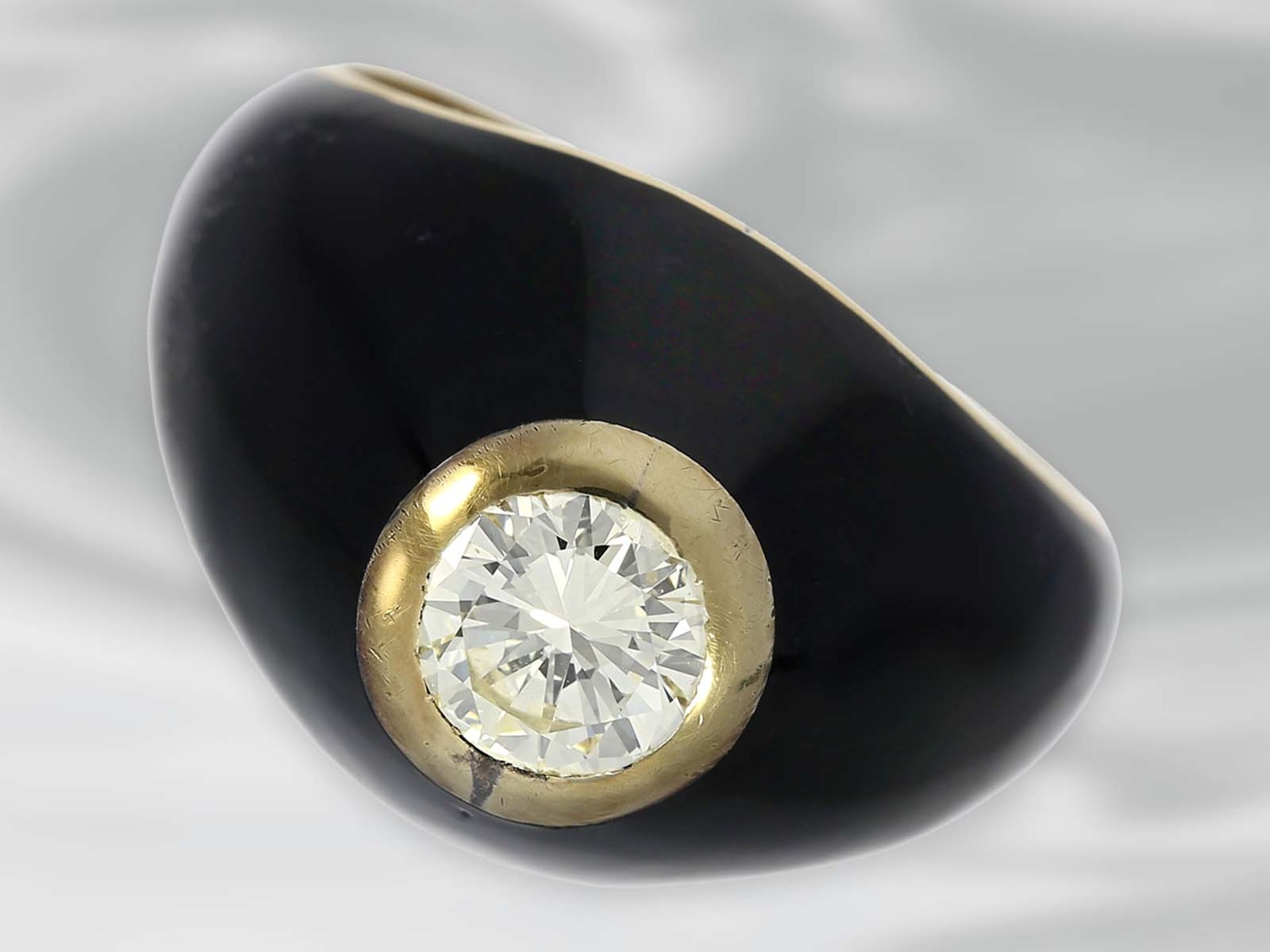 Ring: einzigartiger emaillierter vintage Gelbgoldring mit einem Brillant von ca. 0,62ct, 14K GoldCa.