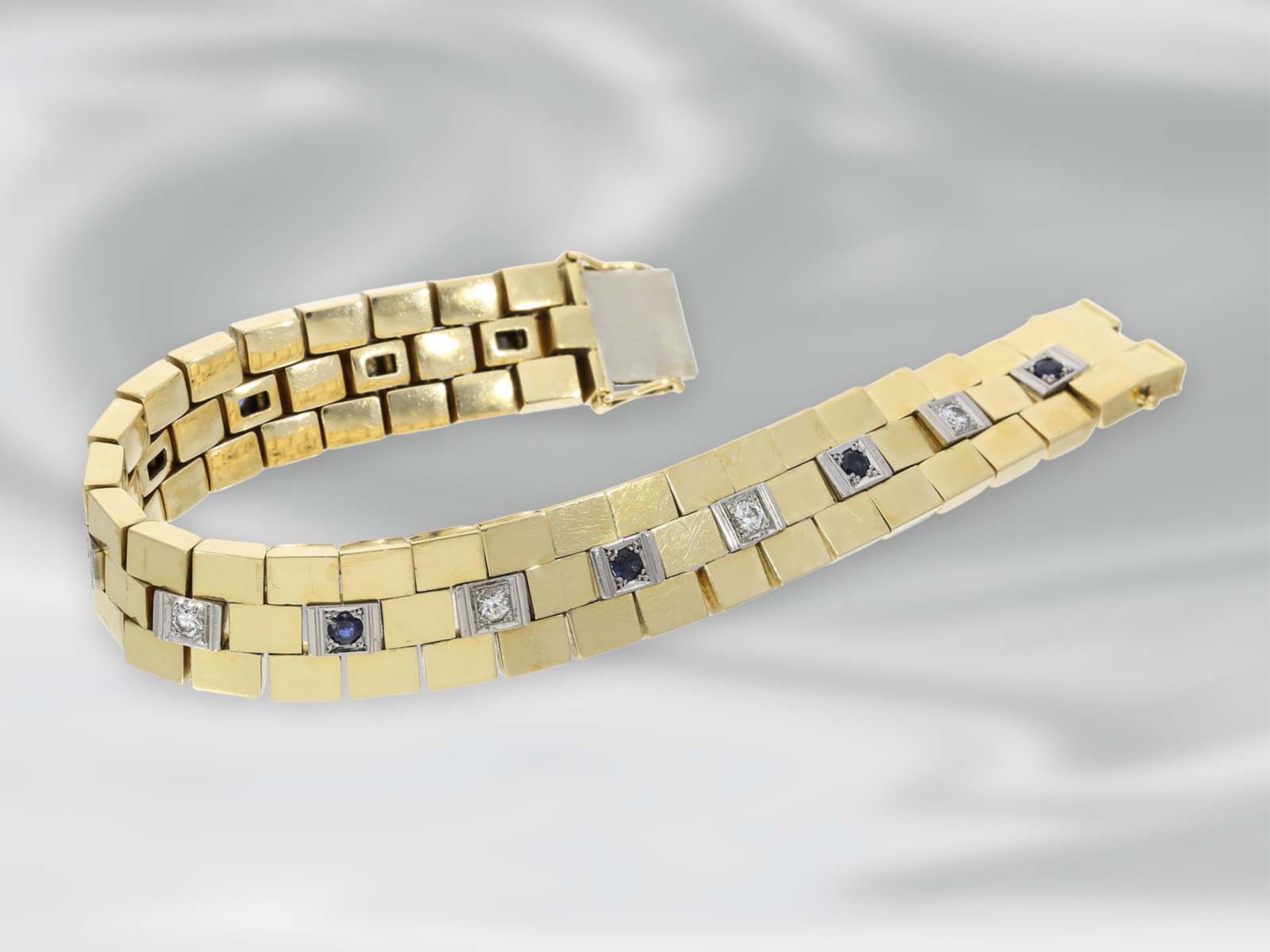 Armband: schweres vintage Goldschmiedearbeit mit Brillanten und Saphiren, 18K GoldCa. 20cm lang, ca. - Image 3 of 3